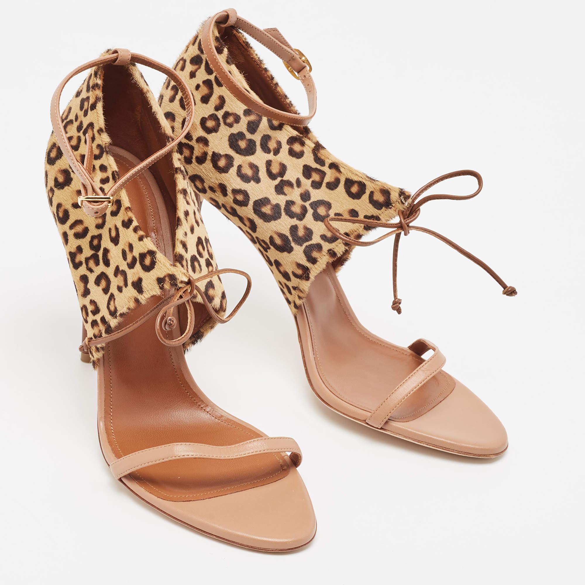Sandalias con tira al tobillo de pelo de becerro marrón/beige Malone Souliers talla 41 en Nuevo estado para la venta en Dubai, Al Qouz 2