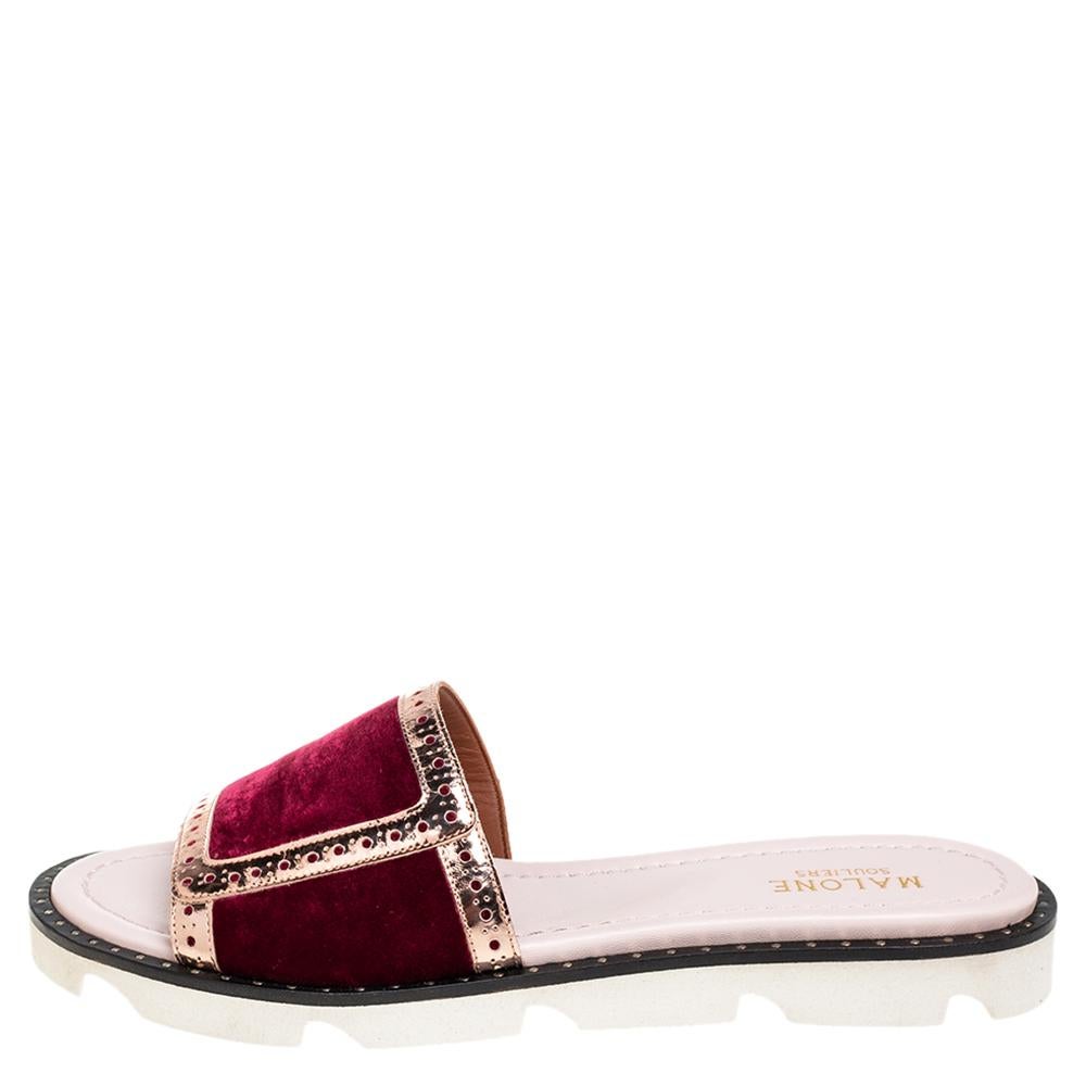 Brimming with unparalleled sophistication, these gorgeous burgundy sandals from Malone Souliers are ready to help you fashion a statement look. Crafted from velvet and leather and flaunting an open-toe silhouette, these slide sandals exhibit a