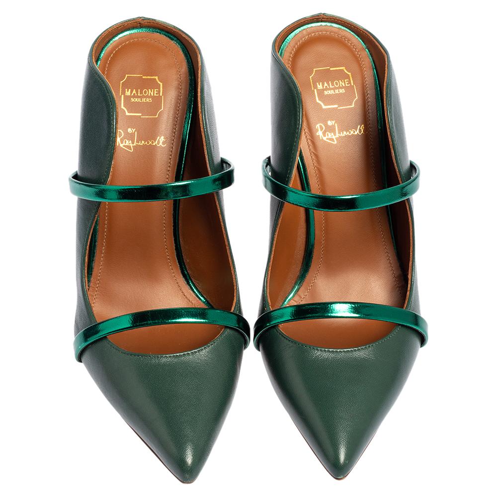 These iconic Maureen pumps are not only graceful and chic but also highly comfortable. Crafted from leather in a green hue, the curvy design and the slender straps highlight the shape of your feet. The pointed-toe silhouette completes these stunning