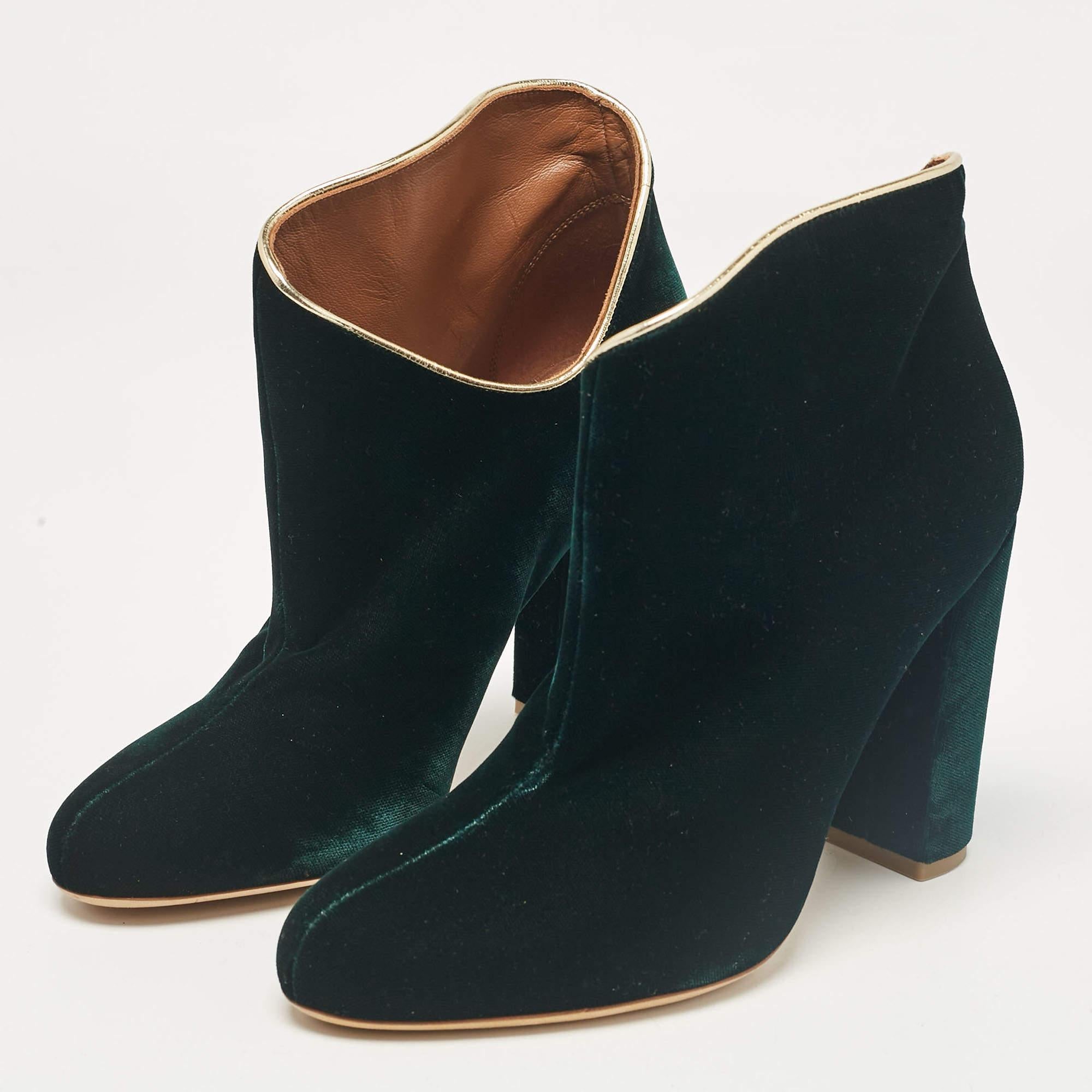 Méticuleusement conçues dans une silhouette élégante, ces bottes sont d'un grand style. Elles sont dotées de semelles intérieures confortables et de semelles extérieures durables pour vous durer toute la vie. Ces bottes sont tout simplement