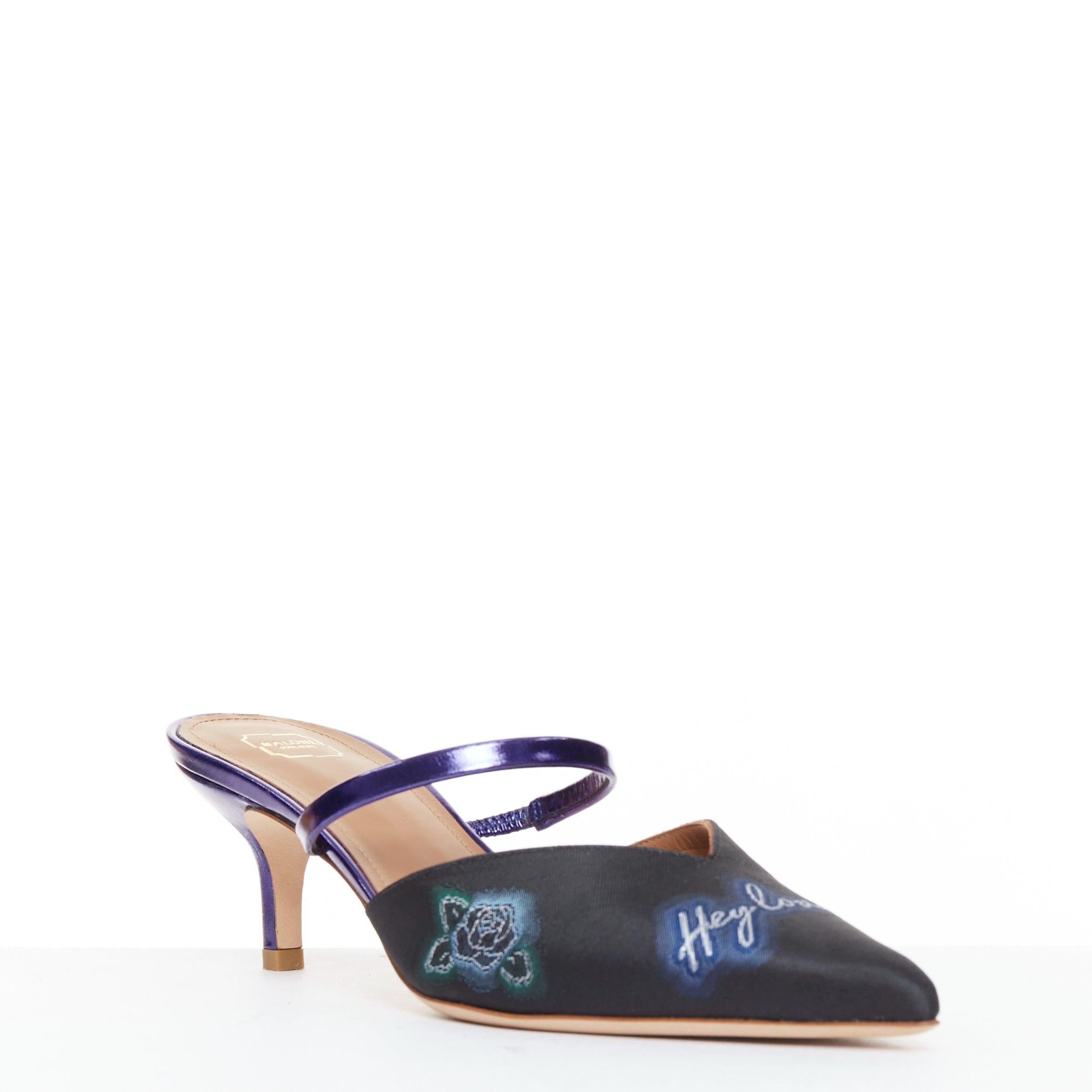 MALONE SOULIERS Marla Hey Lover blu nero broccato satin strapped mules EU37
Riferimento: TGAS/F00208
Marchio: Malone Souliers
Model: Marla
Materiale: Raso
Colore: Blu, Nero
Modello: Broccato
Chiusura: Slip On
Fodera: Pelle marrone
Dettagli extra: