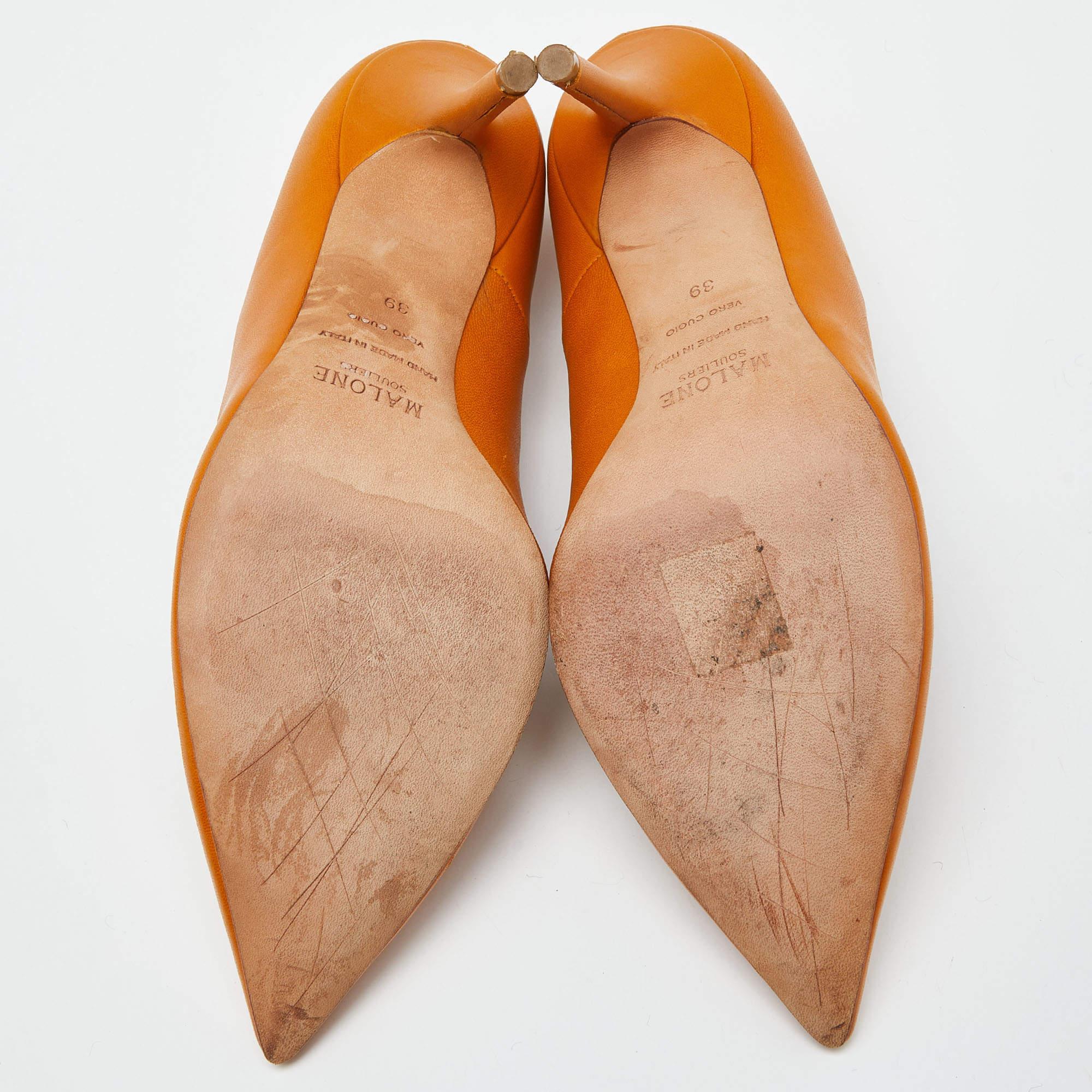 Malone Souliers escarpins à bout pointu en cuir et daim moutarde taille 39 en vente 1