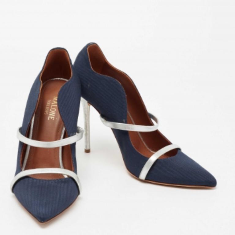 Noir Malone Souliers escarpins Maureen bleu marine/argenté en toile moire et cuir, taille 38 en vente