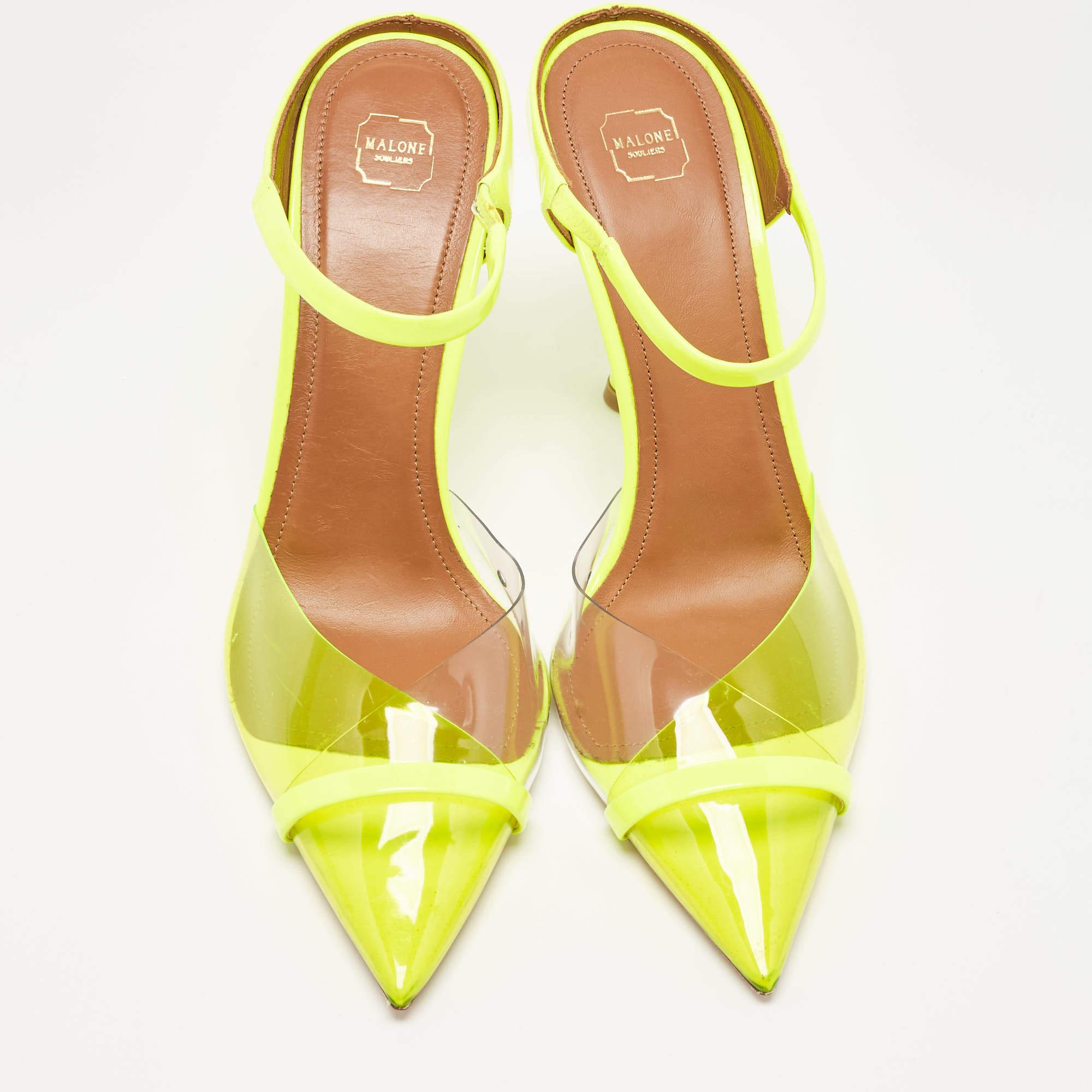 Eleva il tuo look senza rinunciare al comfort indossando queste mules. Realizzate con i migliori materiali, le mules sono perfette per ogni occasione e ti faranno sentire sicuro ogni volta che le indosserai.

Include
Busta antipolvere originale,