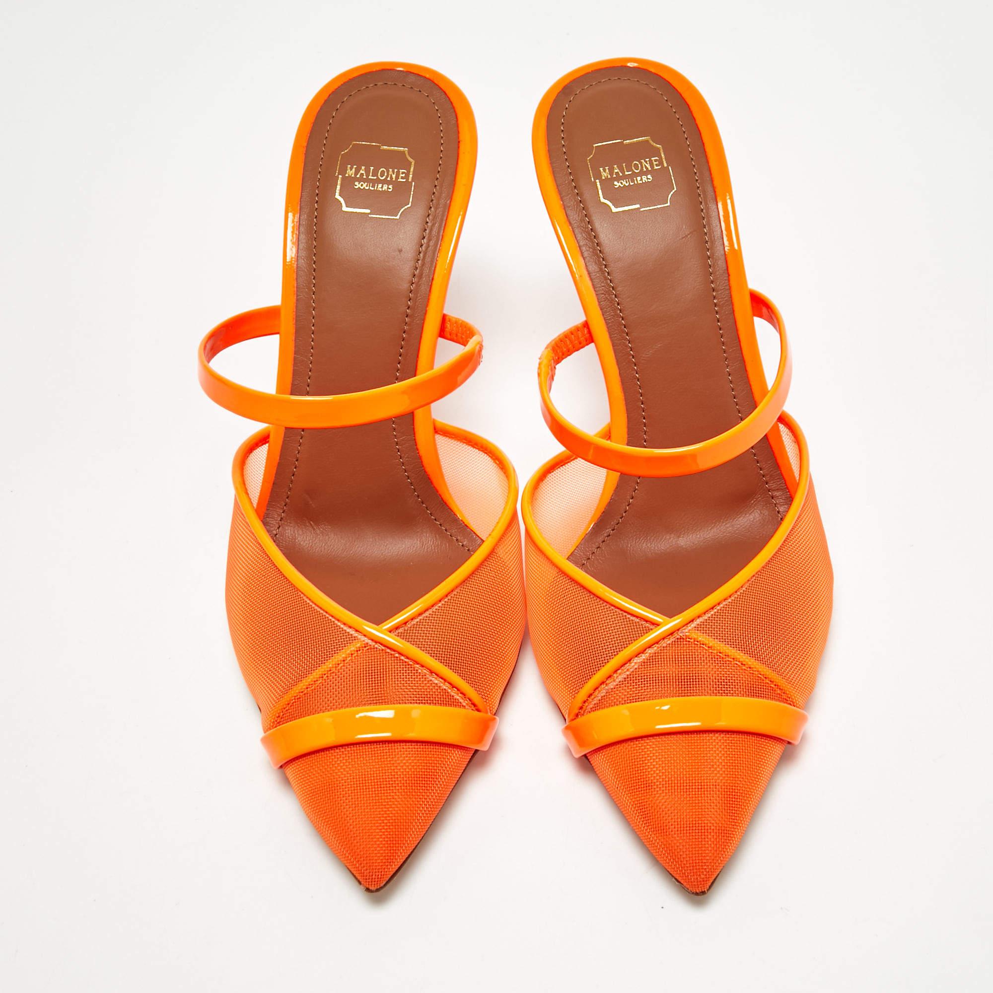 Crea uno stile senza sforzo con queste mules di design Clio. Realizzati con materiali di qualità, sono progettati per elevare il tuo OOTD e mantenerti comodo per tutto il giorno.