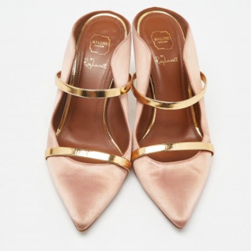 Malone Souliers Pfirsichfarbene Maureen Pantoletten aus Satin und Leder Größe 37 im Zustand „Relativ gut“ im Angebot in Dubai, Al Qouz 2