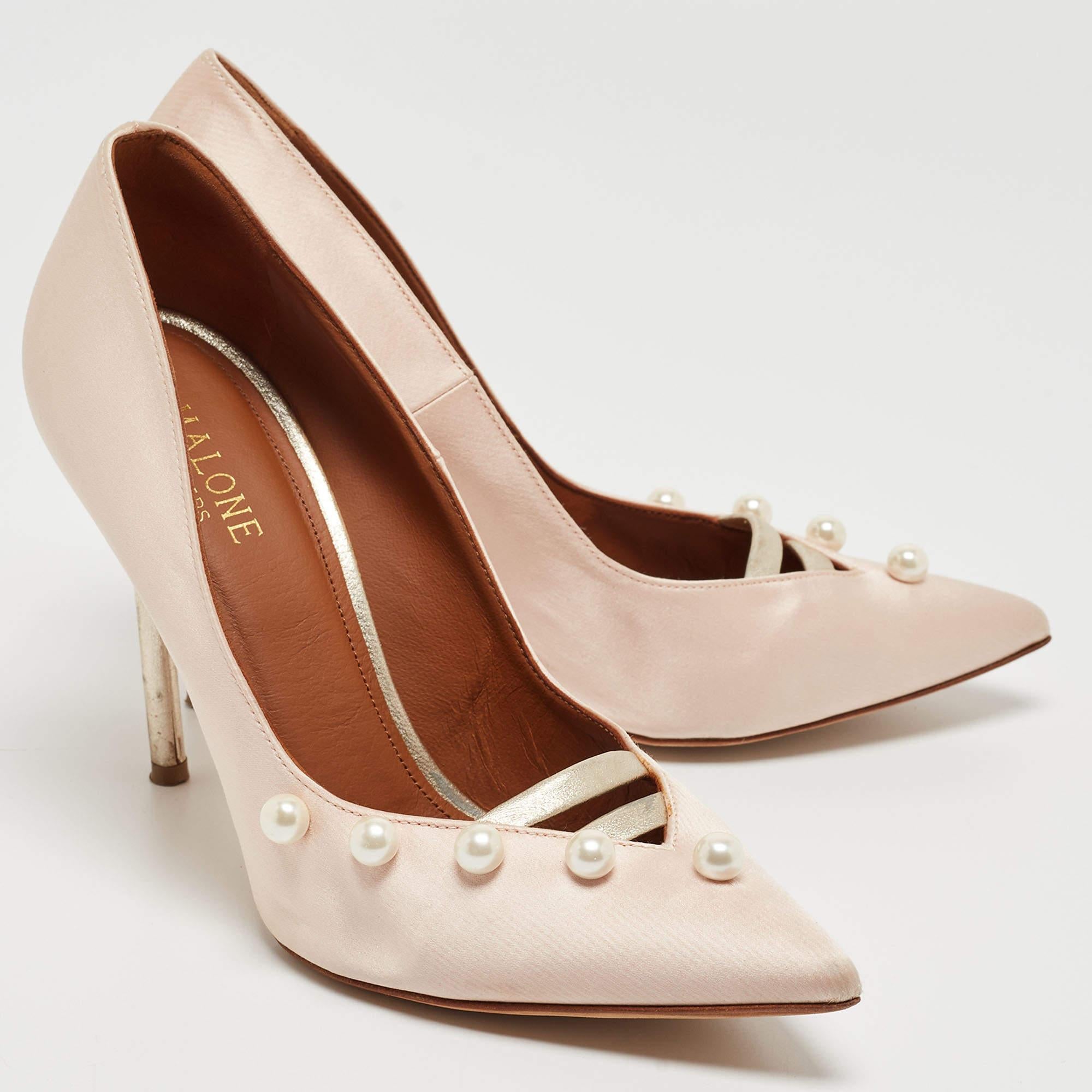 Malone Souliers Pink Satin Pearl Embellished Zia Pumps Size 37.5 In Good Condition For Sale In Dubai, Al Qouz 2