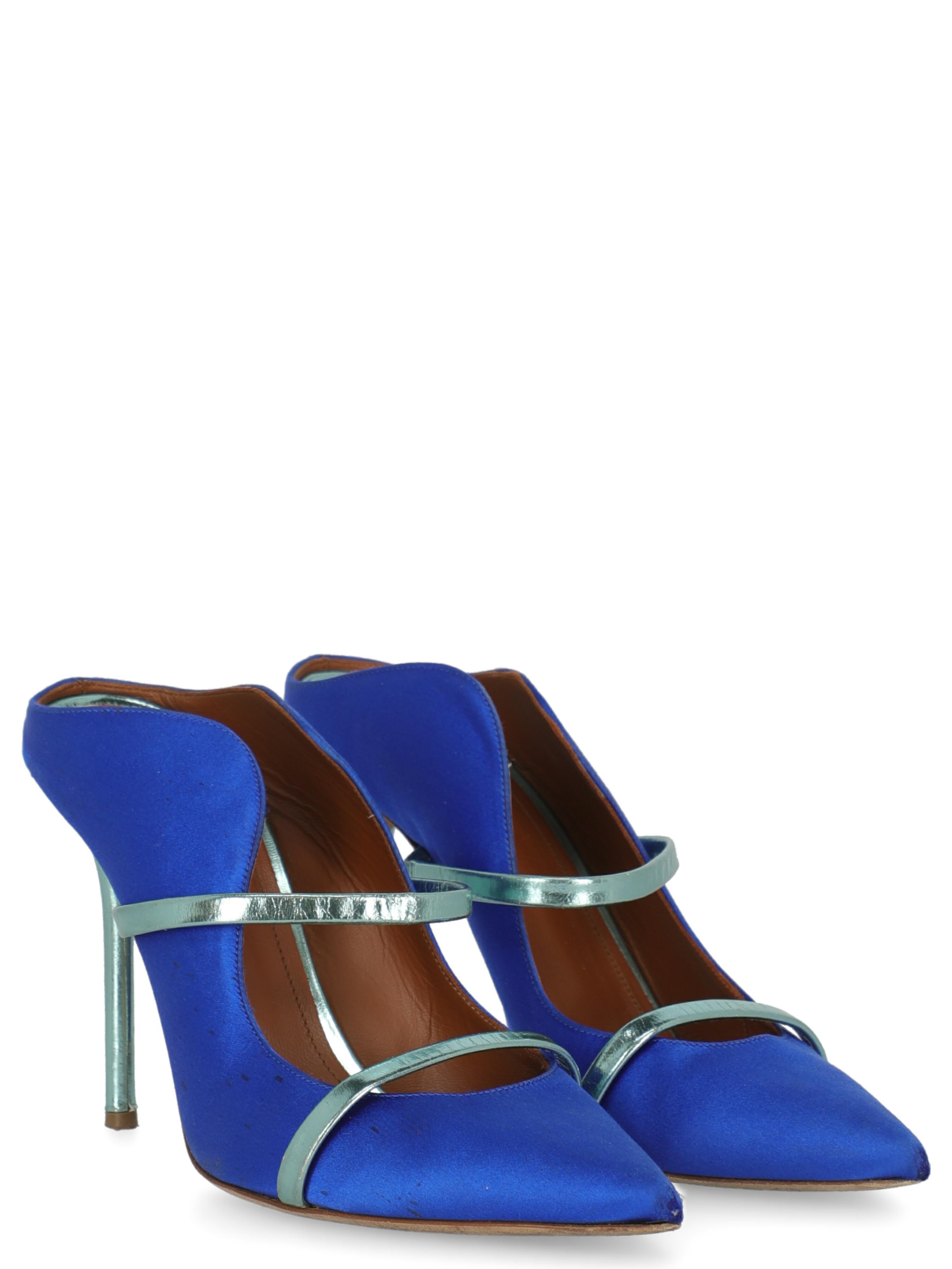 Mules, fabric, solid color, satin effect, pointed toe, branded insole, leather insole, tapered heel, high heel

Includes: N/A

Product Condition: Good
Heel: visible scratches. Sole: visible signs of use. Upper: visible abrasion, visible stains.