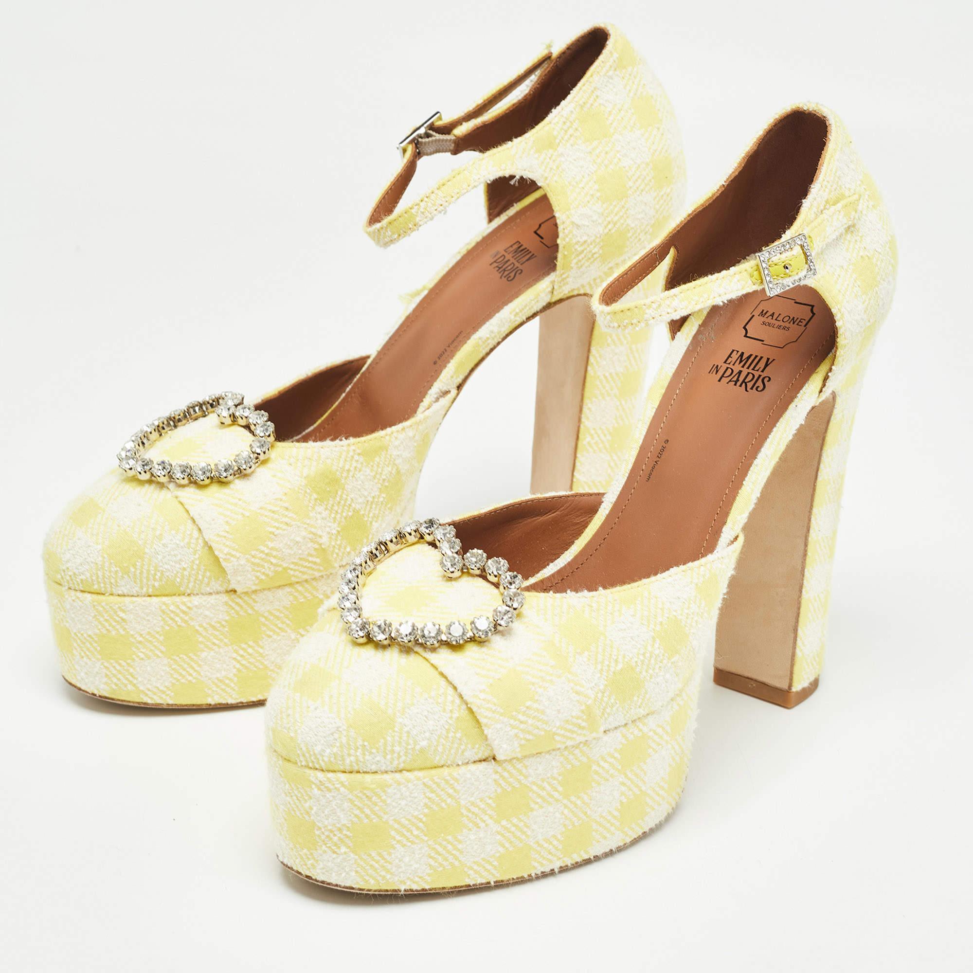 Questi sandali incorniceranno i tuoi piedi in modo elegante. Realizzate con materiali di qualità, presentano un design di classe e solette confortevoli.