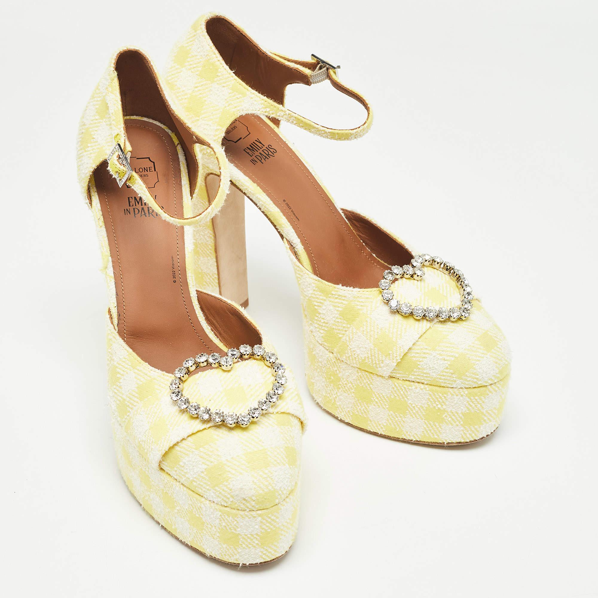 Malone Souliers Sandali con cinturino alla caviglia impreziositi da cristalli in tessuto giallo taglia 40 In condizioni buone in vendita a Dubai, Al Qouz 2
