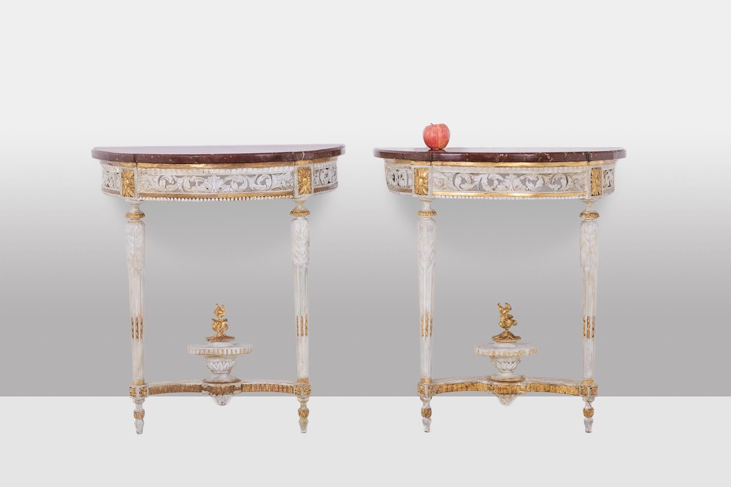 Malot, stamped.

Pair of lacquered consoles from the Louis XVI period, half-moon shaped, the top-shaped base joined by a spacer bar decorated with a fire pot, the belt decorated with acanthus leaves with its dice connections decorated with rosettes,