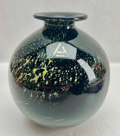 Vaso Solifleur di Malta con bocca a bordo largo e incisioni, firmato Phoenician