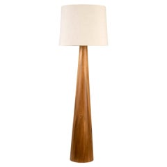 Lámpara de pie contemporánea de madera parota Malva con pantalla de lino by Isabel Moncada