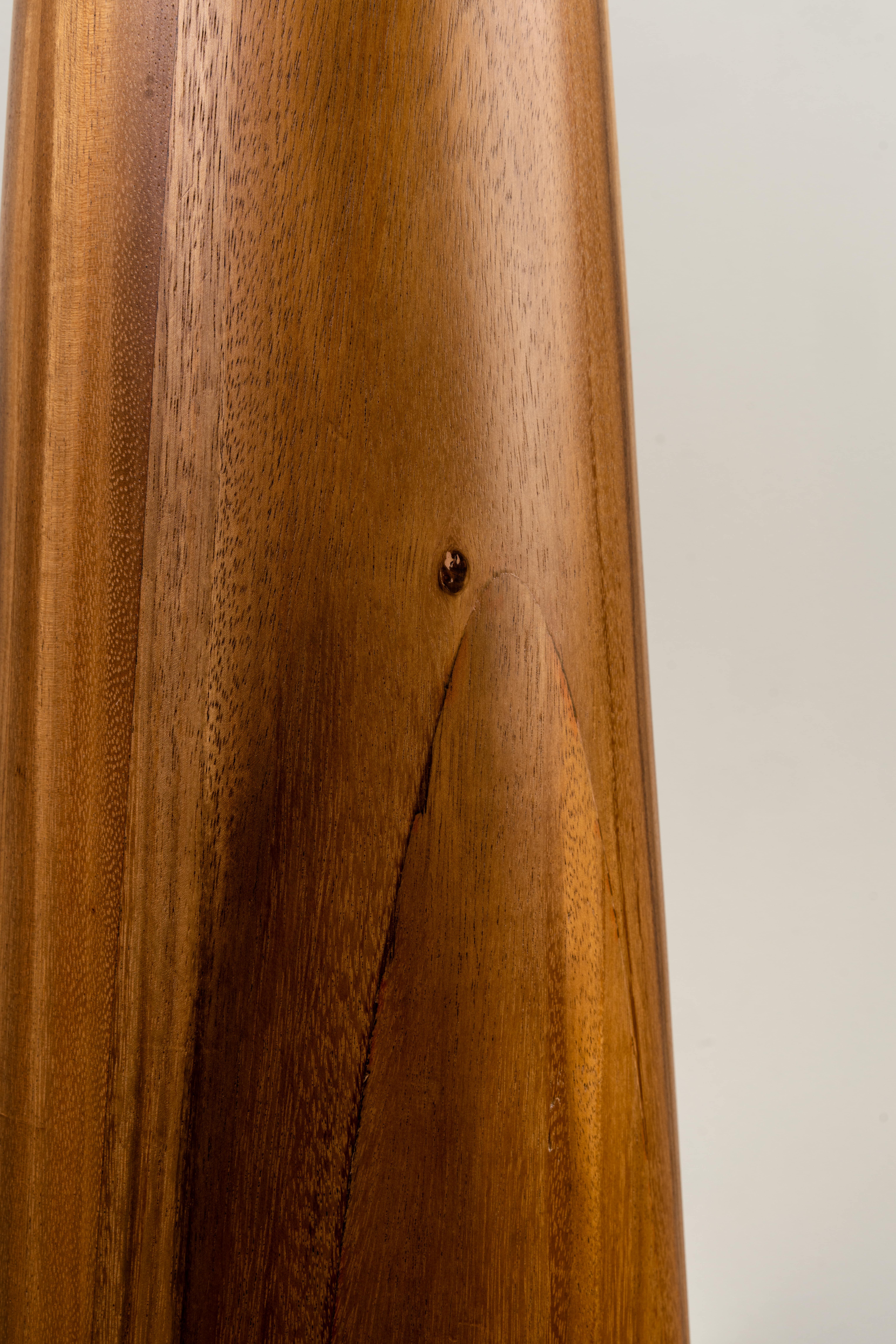 Moderno Lampada da terra moderna Malva Parota Wood Wood naturale Avorio Paralume in fibra di vetro in vendita