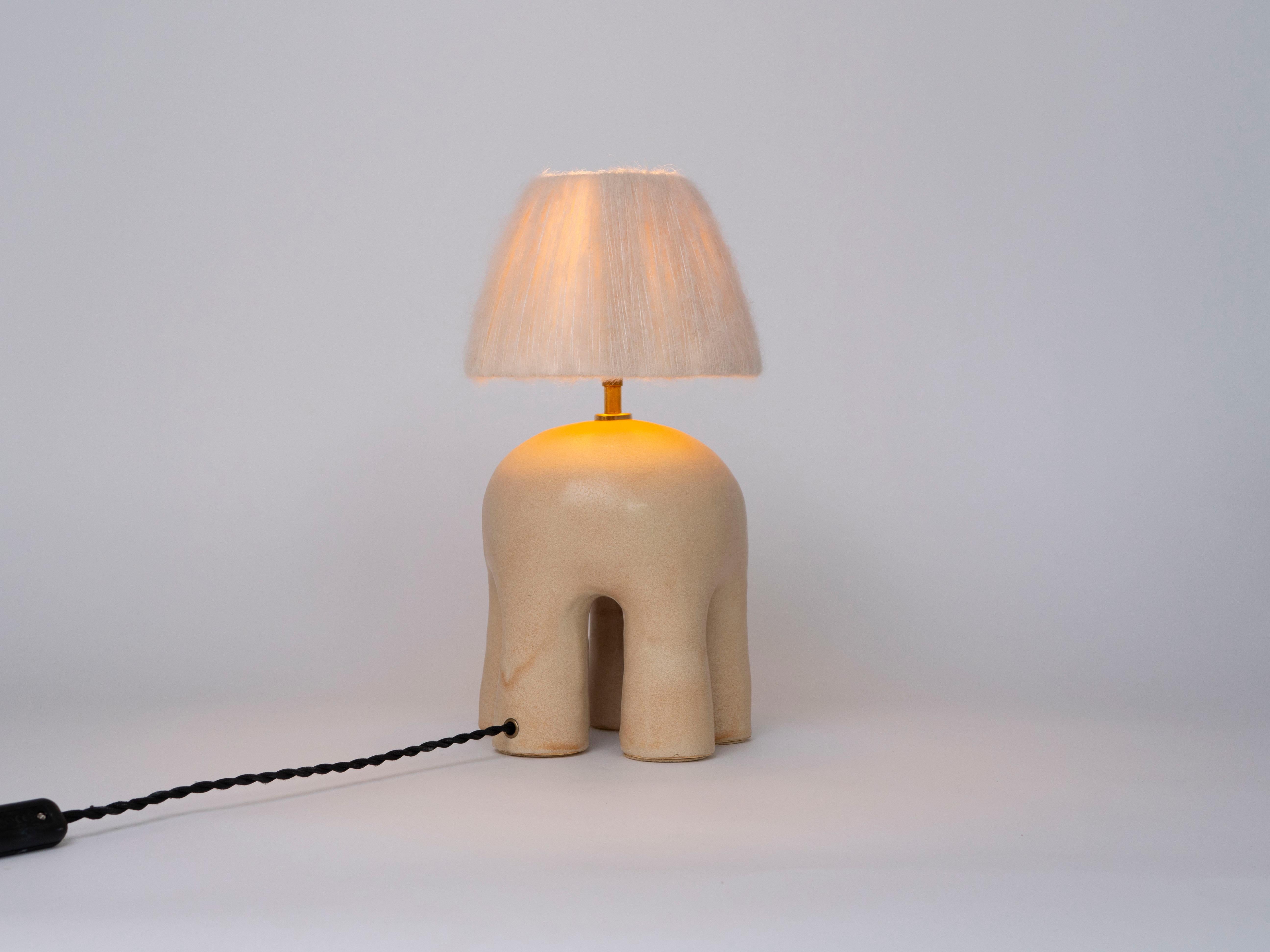 Lampe de Table Malvern - Crème Satin Neuf - En vente à London, GB