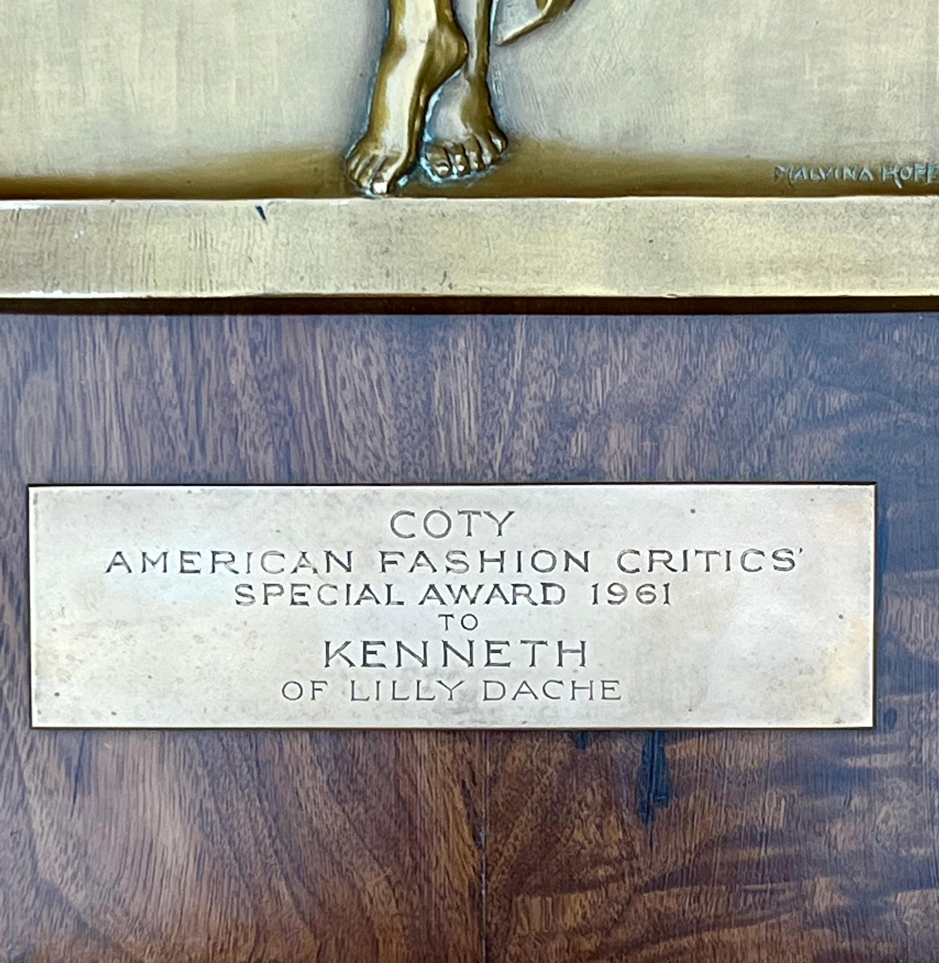 Plaque du prix Coty 1961 Kenneth  Coiffeuse Jacqueline Onassis Bronze Fashion - Sculpture de Malvina Hoffman