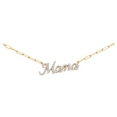 Collier Mama Script en or jaune 14K (ou 18k sur demande) avec pendentif diamant pavé