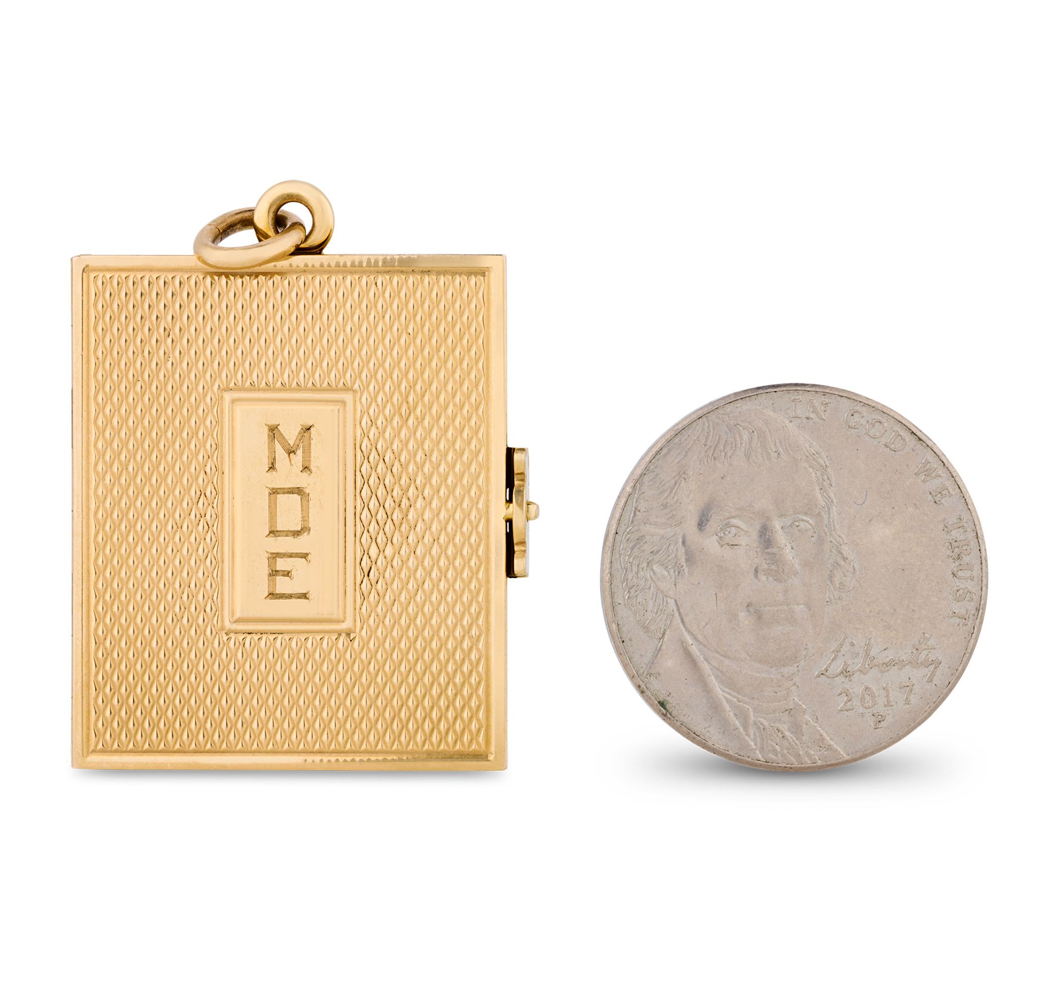 Mamie Eisenhower's Gold Locket In Excellent Condition For Sale In New Orleans, LA