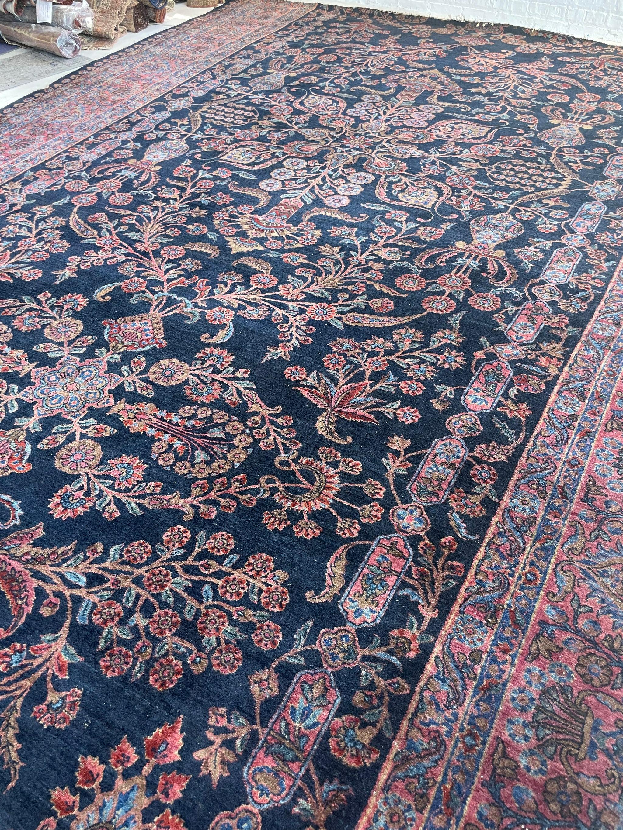 Mammut Ballroom Taglia Antique Ralph Lauren Vibe  Lussuoso e vellutato, botanico e rosa

Informazioni su: Questo Sarouk Yazd sarebbe perfetto per un grande spazio commerciale, un'enorme hall o uno spazio di vendita al dettaglio e/o, naturalmente, un