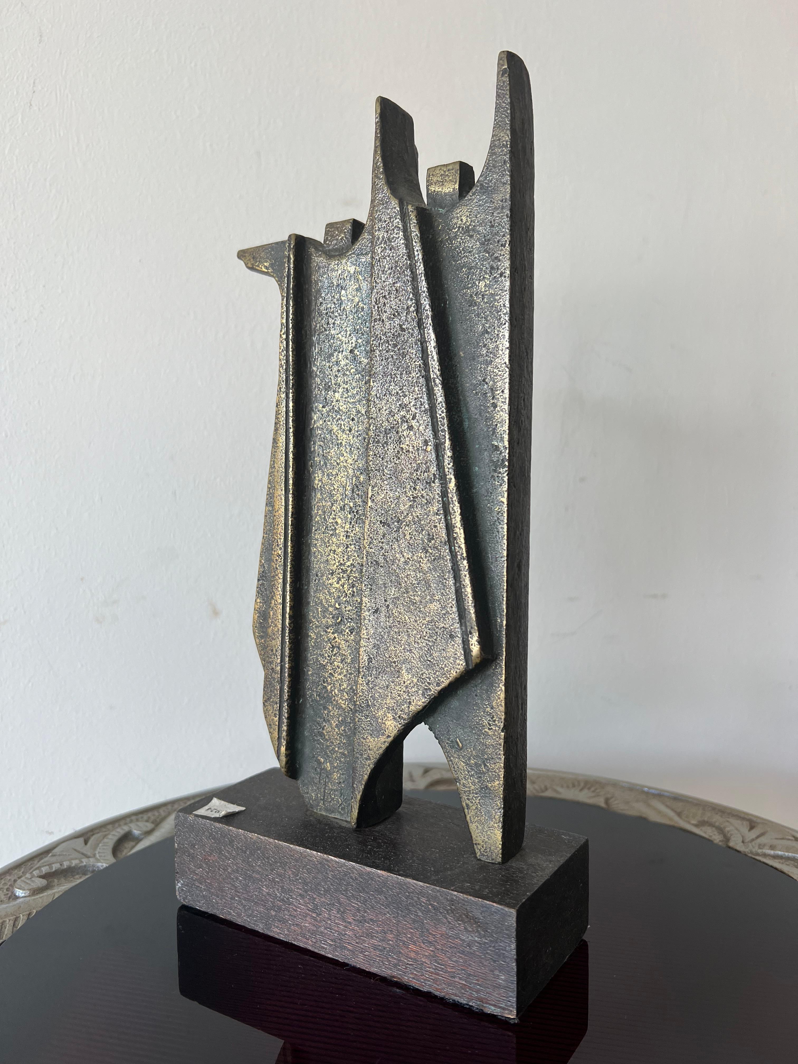 An interesting and well made bronze sculpture by Nelide Bertolucci, Brasil, ca' 1980's. Depicting a man and woman in a stylized abstracted way.