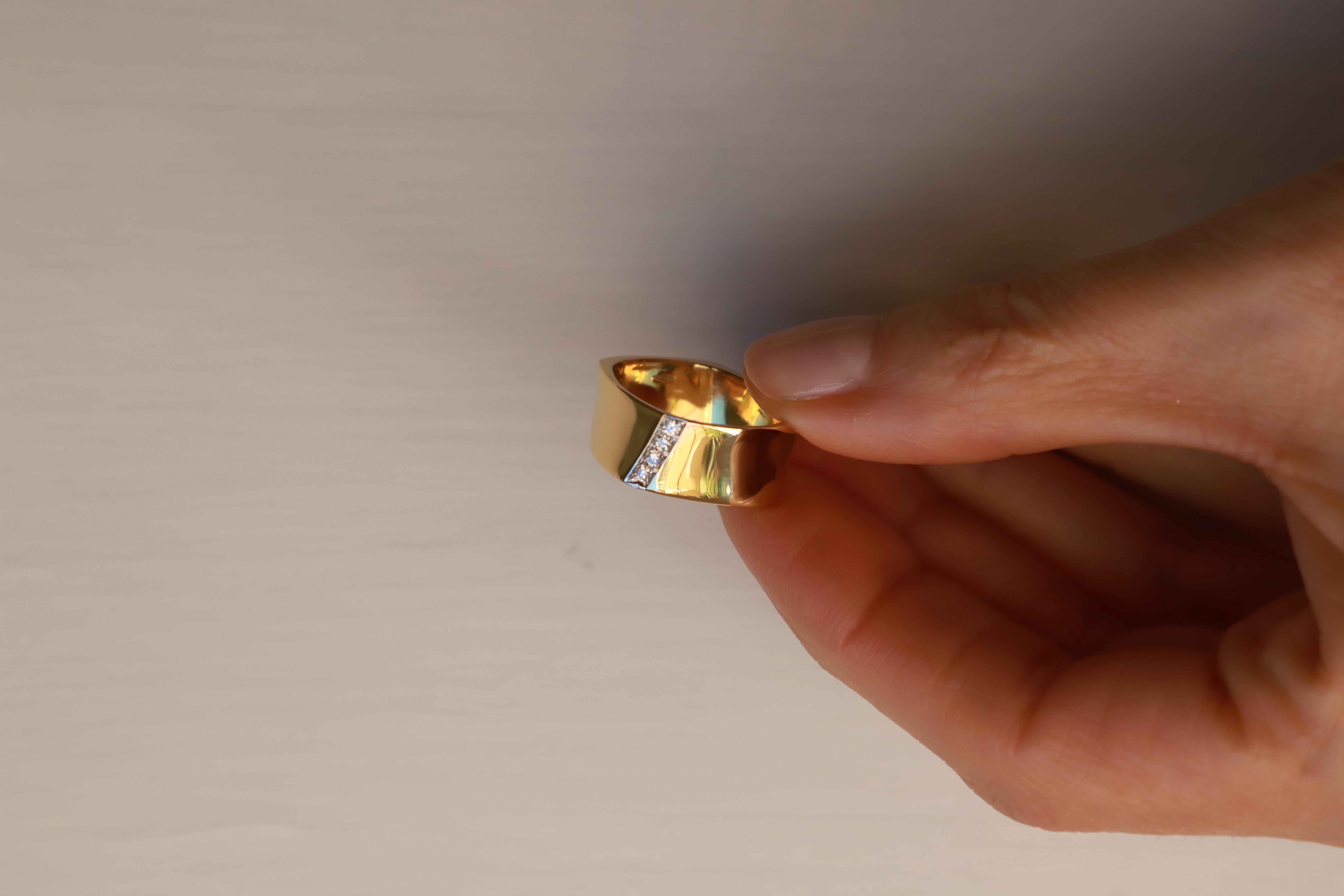 Man Cigar Band 0.08 Karats White Diamonds 18 Karats Yellow Gold Design Ring For Sale 2