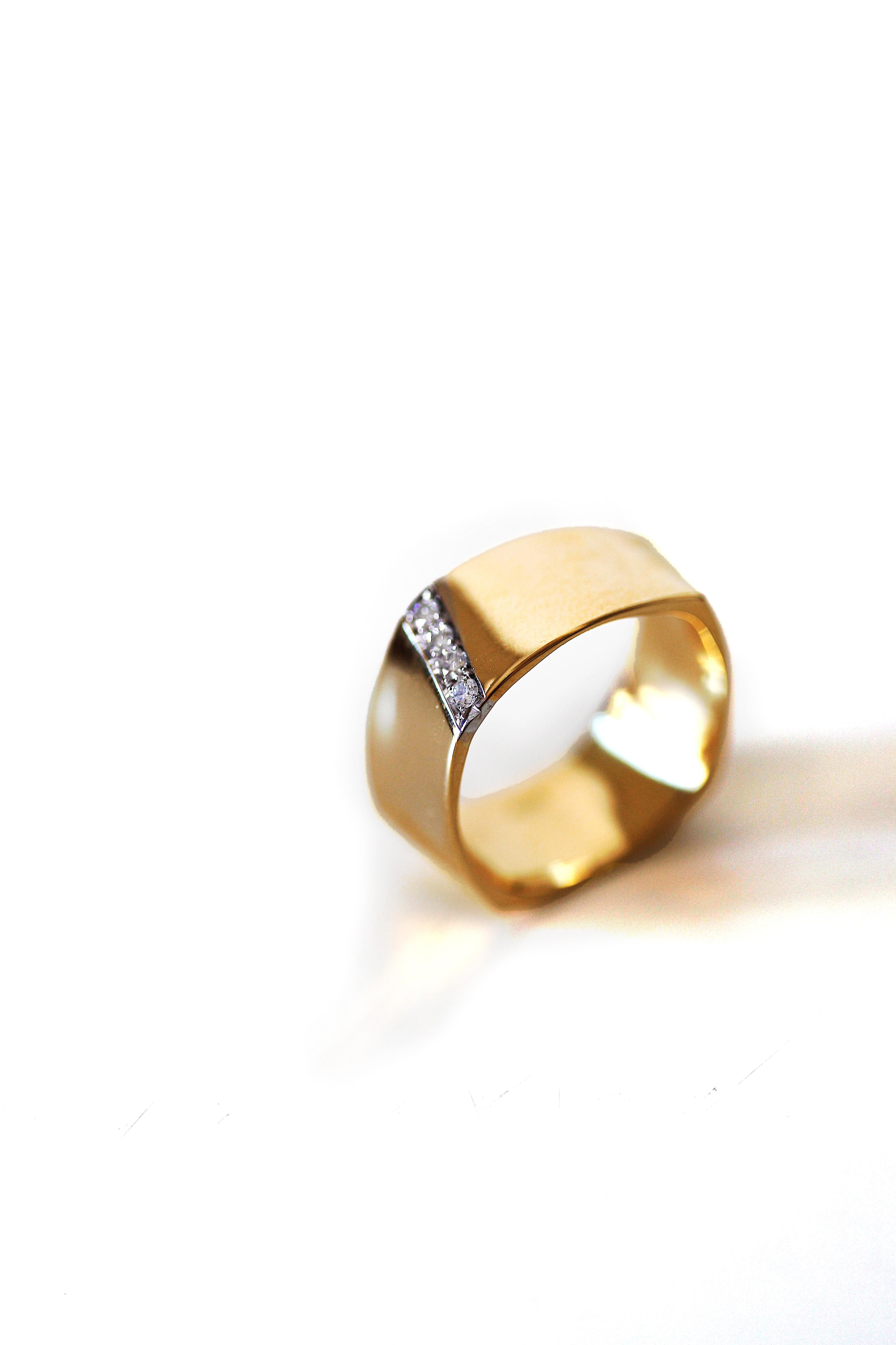 Man Cigar Band 0.08 Karats White Diamonds 18 Karats Yellow Gold Design Ring For Sale 1