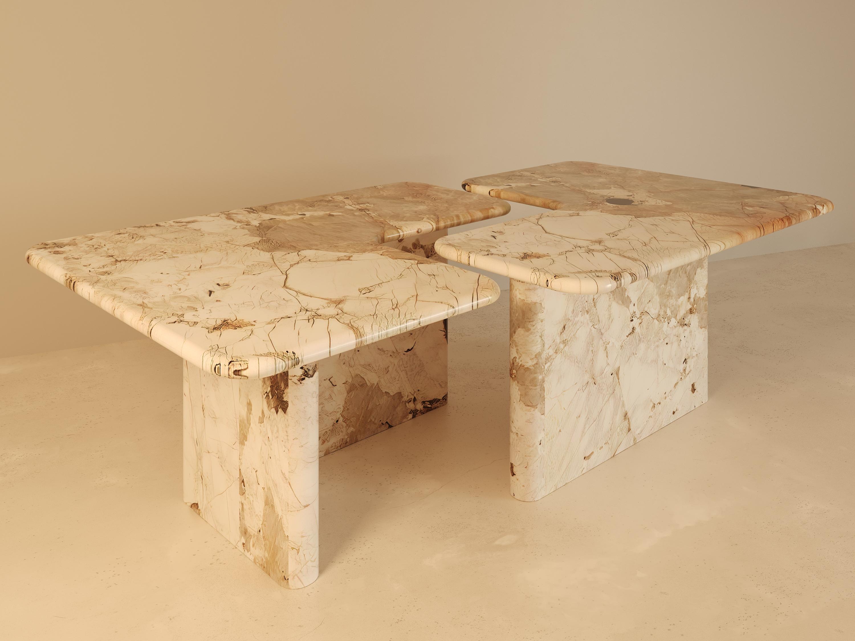 Man o To Monolithic Marble Dining Table by VandaVee In New Condition For Sale In London, GB