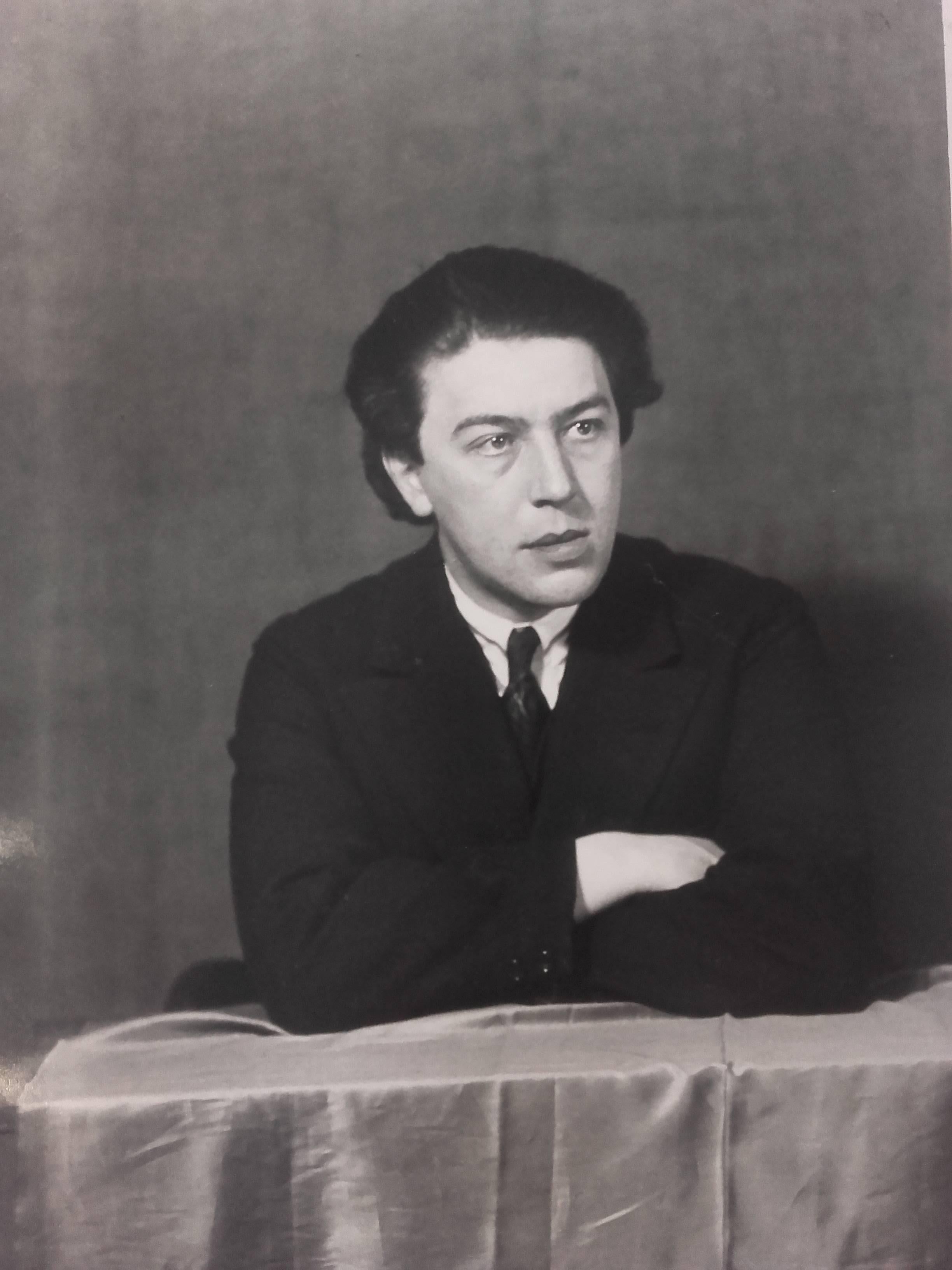 Mid-Century Modern Man Ray - Photographie de portrait en noir et blanc d'Andr Breton en vente
