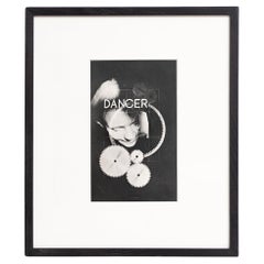 Photographie en noir et blanc encadrée de Man Ray