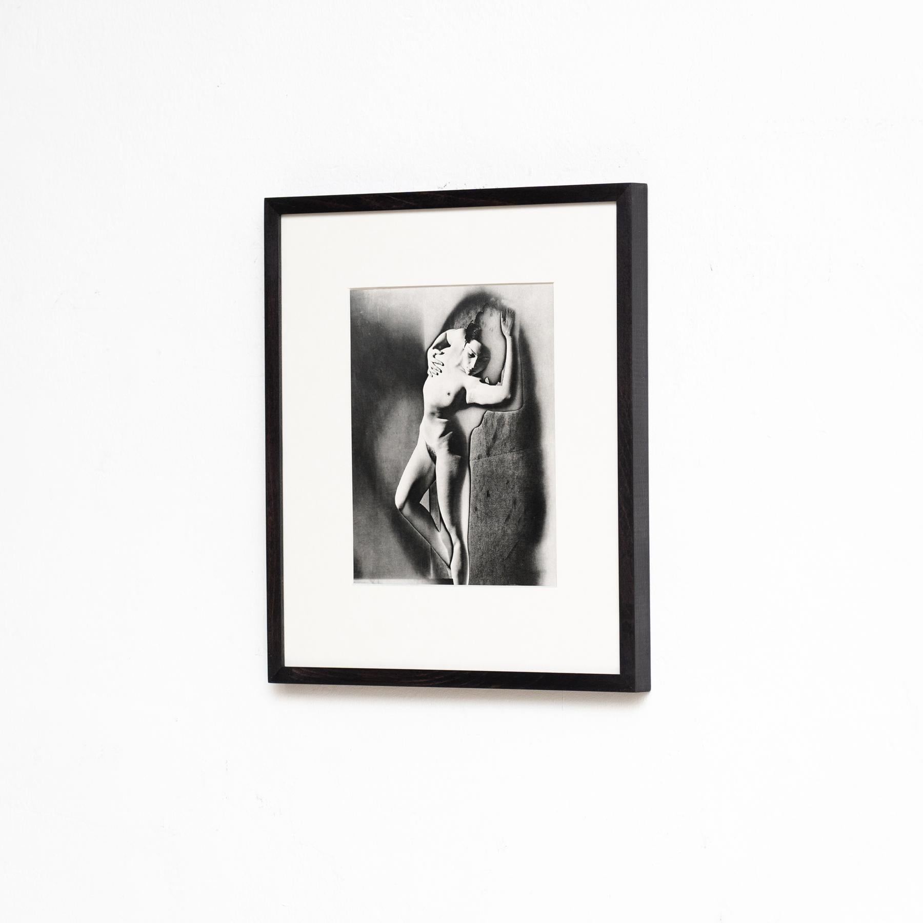 Gerahmte Schwarz-Weiß-Fotografie von Man Ray – limitierte Auflage (Moderne der Mitte des Jahrhunderts) im Angebot