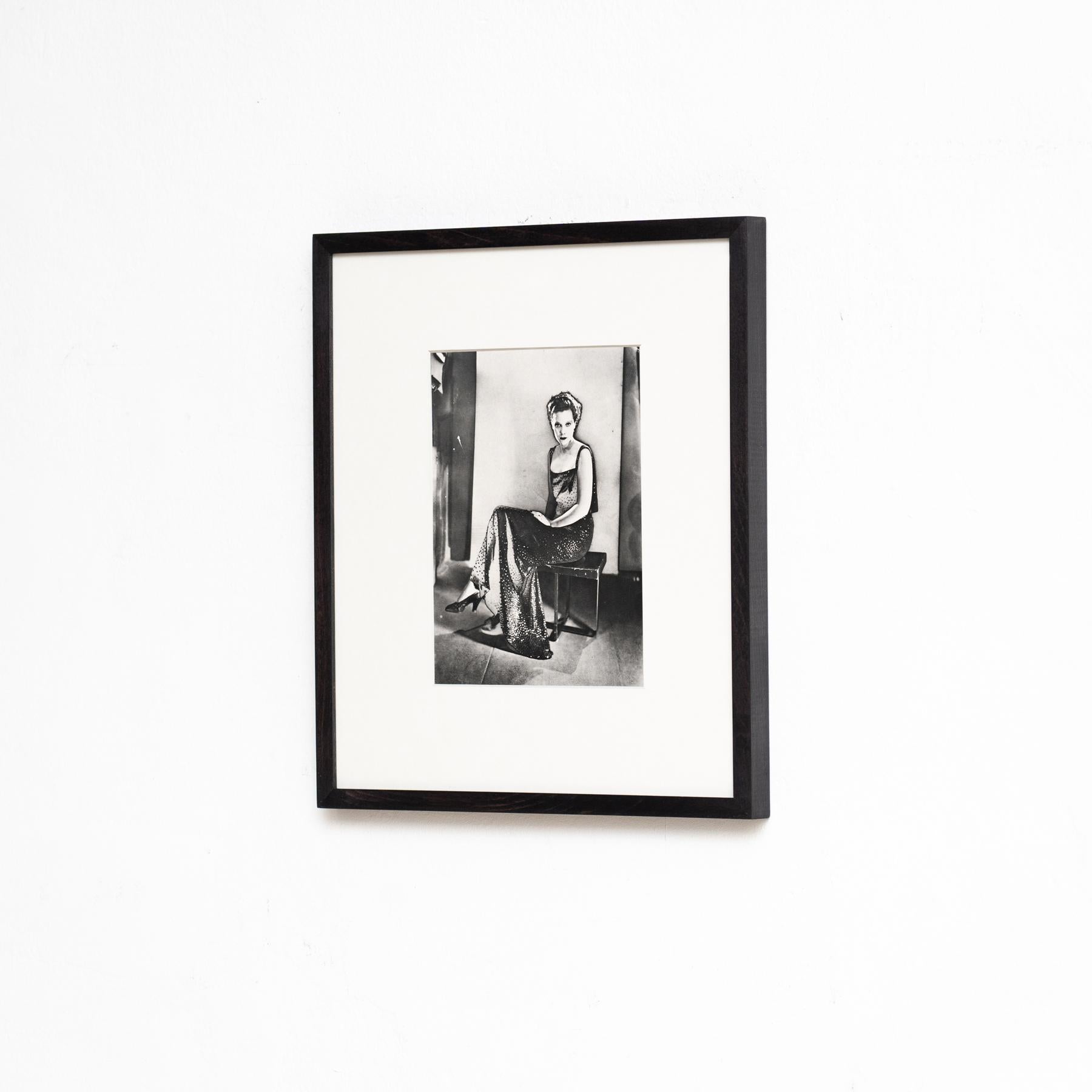 Man Ray Fotografía en blanco y negro enmarcada - Edición limitada Moderno de mediados de siglo en venta