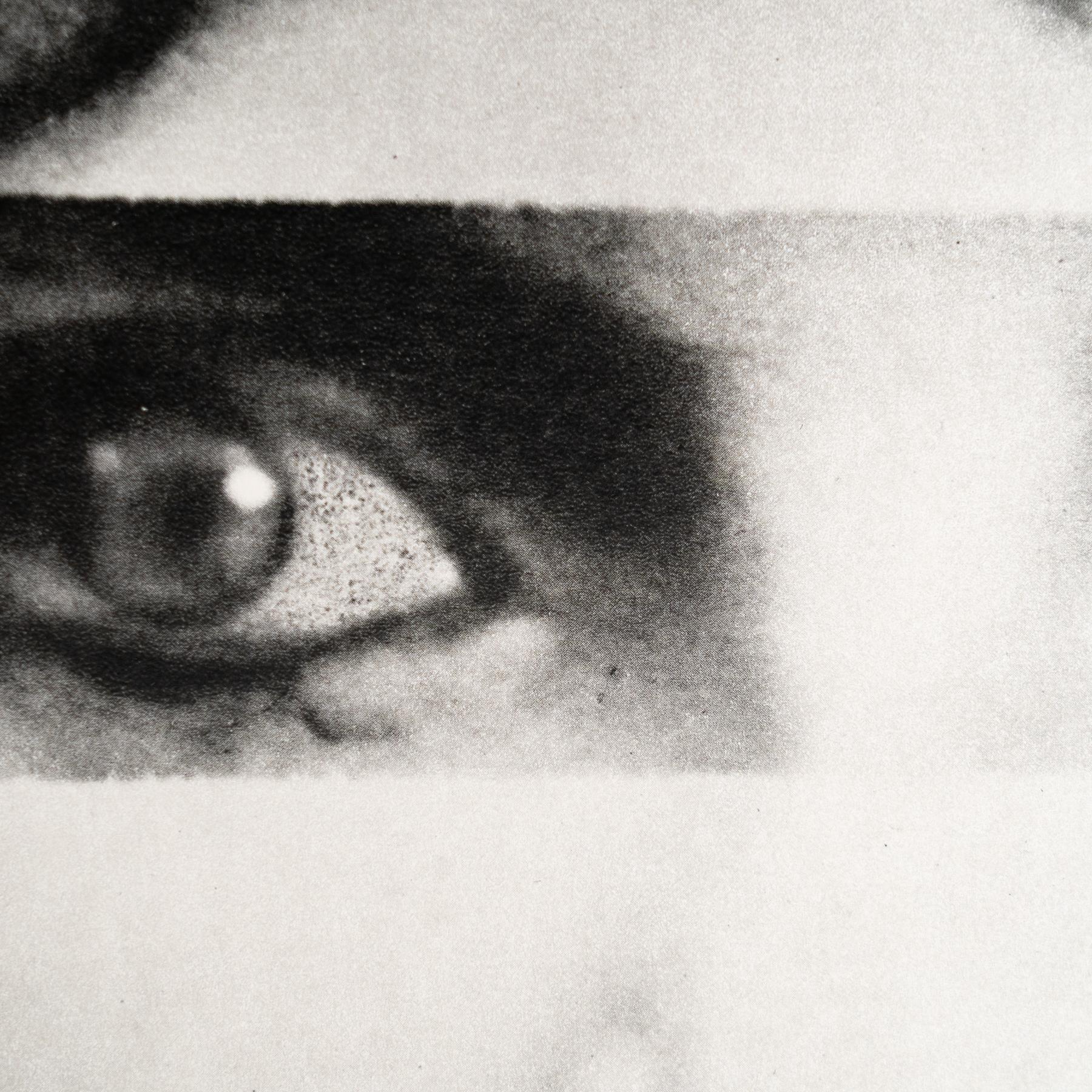 Man Ray Fotografía en blanco y negro enmarcada - Edición limitada 1
