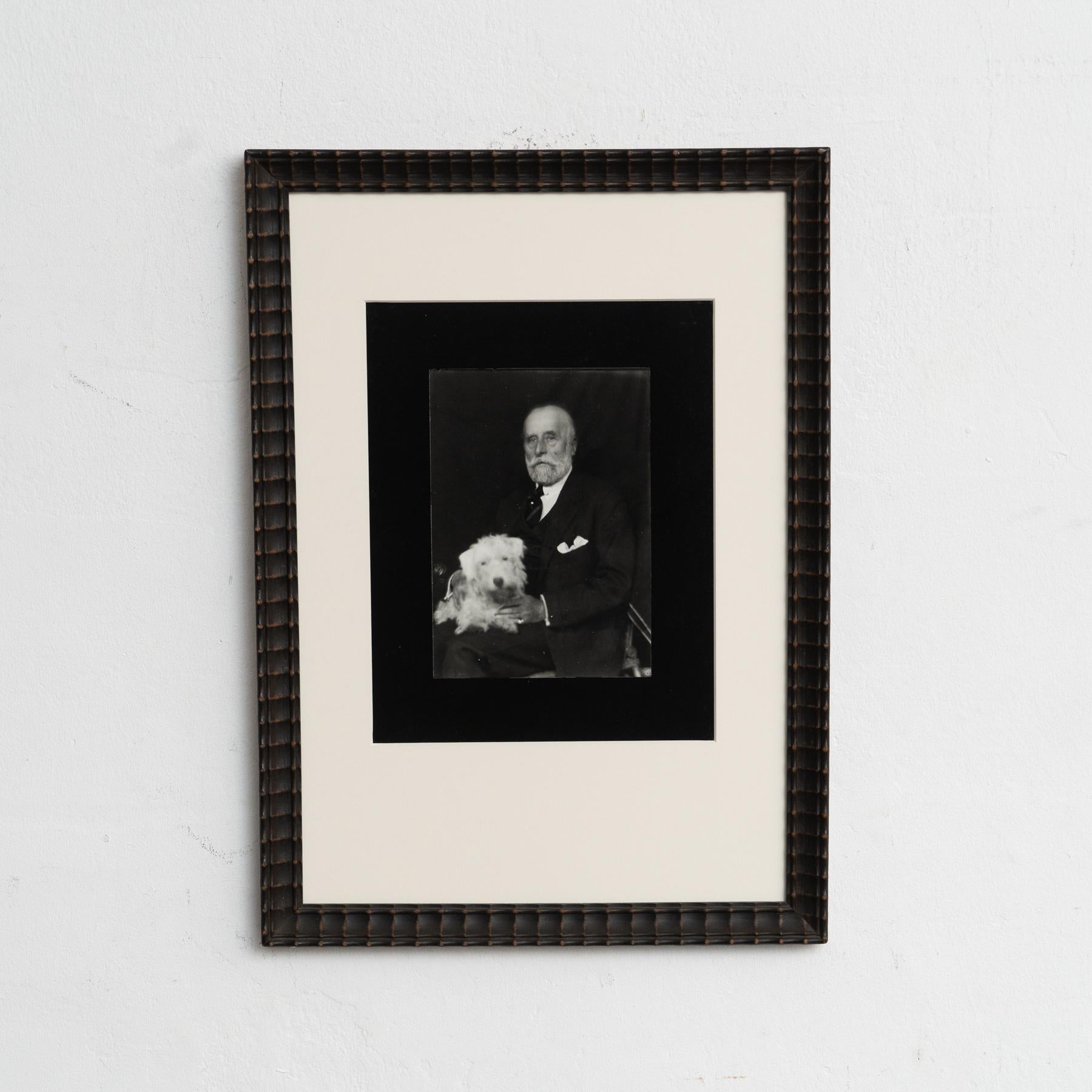 Porträt des französischen Modedesigners Jacques Doucet, fotografiert von Man Ray, um 1926.

Ein posthumer Abzug vom Originalnegativ aus dem Jahr 1977 von Pierre Gassmann.

Gelatinesilberbromid.

Gerahmt auf einem schönen Rahmen aus dem XX.

Geboren