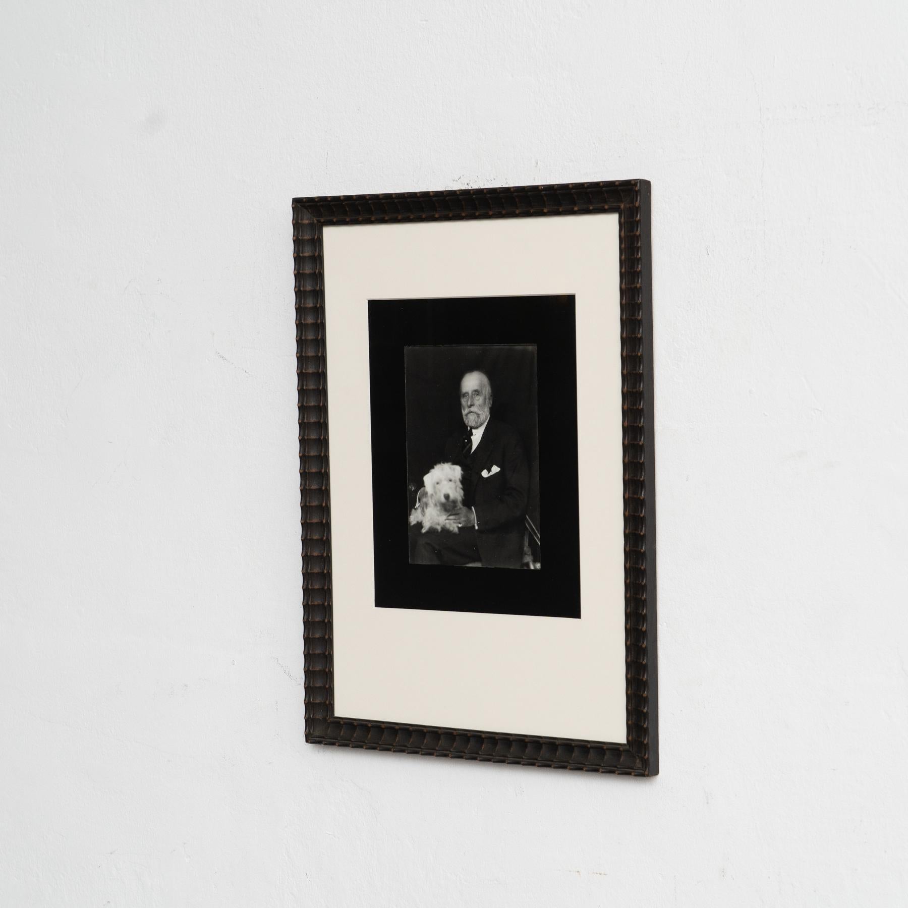 Man Ray Gerahmte Schwarz-Weiß-Fotografie von Jacques Doucet (Moderne der Mitte des Jahrhunderts) im Angebot