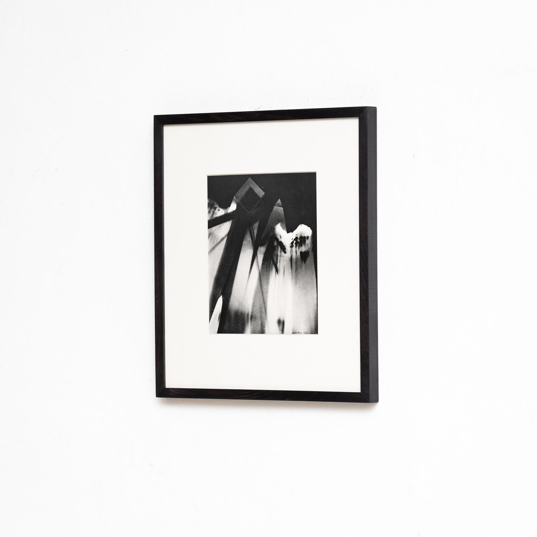 Rayógrafo Man Ray enmarcado en blanco y negro - Heliograbado de edición limitada Moderno de mediados de siglo en venta