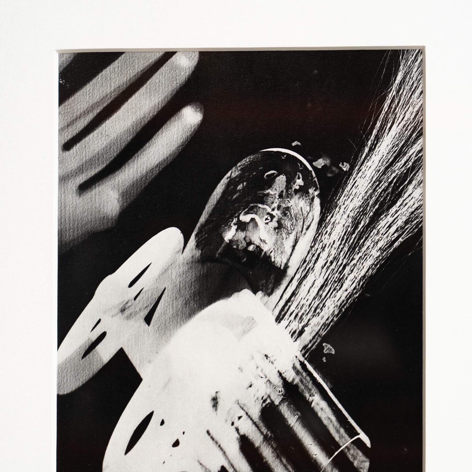 Rayógrafo Man Ray enmarcado en blanco y negro - Heliograbado de edición limitada finales del siglo XX en venta