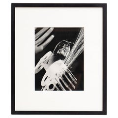 Man Ray encadré Rayographie en noir et blanc - Héliogravure en édition limitée