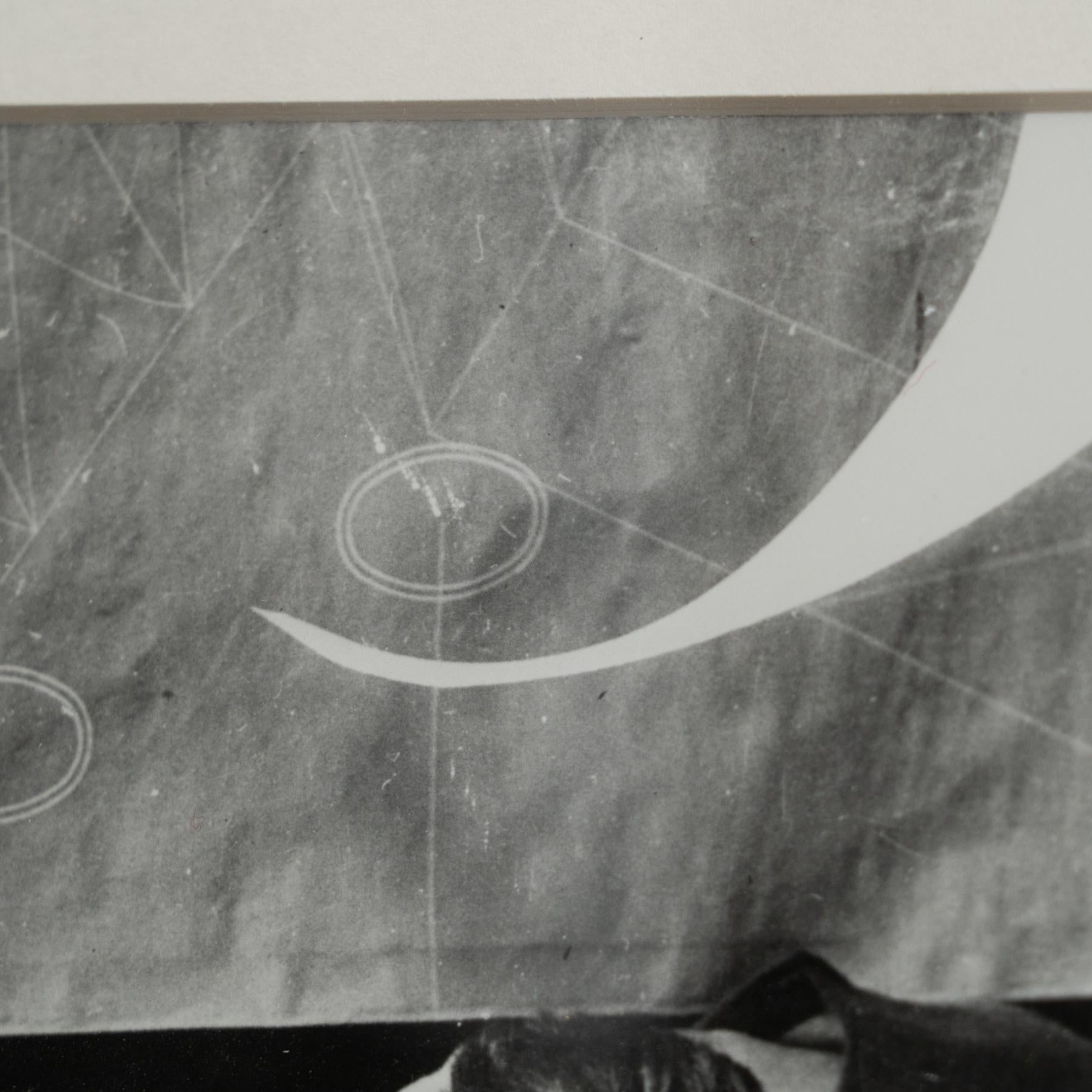 Man Ray: Ikonischer Silber-Gelatine-Druck (Papier)