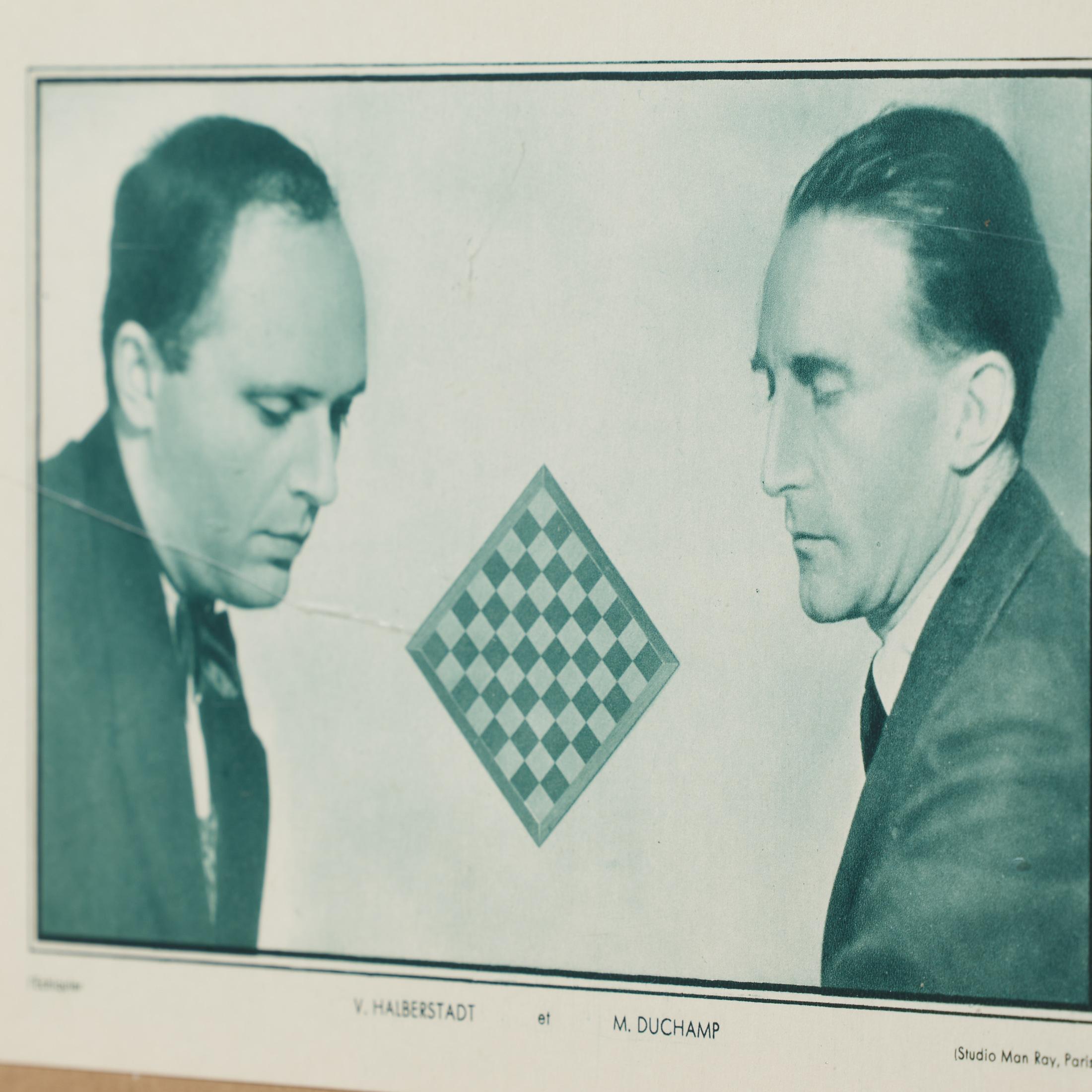 Man Ray Le Monde des Echecs Framed Photographic Print of Marcel Duchamp (Papier) im Angebot