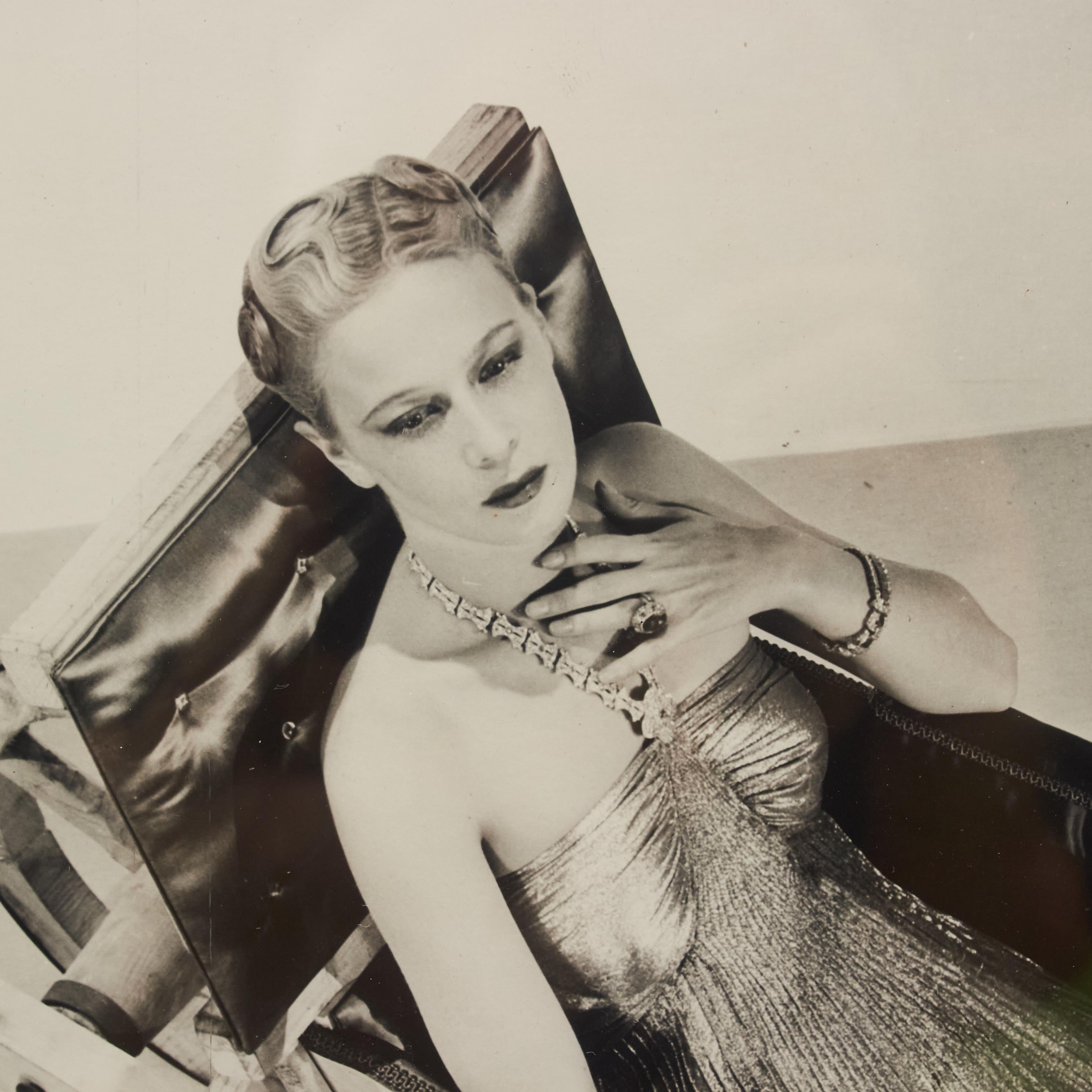 Man Ray Masterpiece: Timeless Elegance in Monochrome – Vintage Framed Photograph In Good Condition For Sale In Barcelona, Barcelona