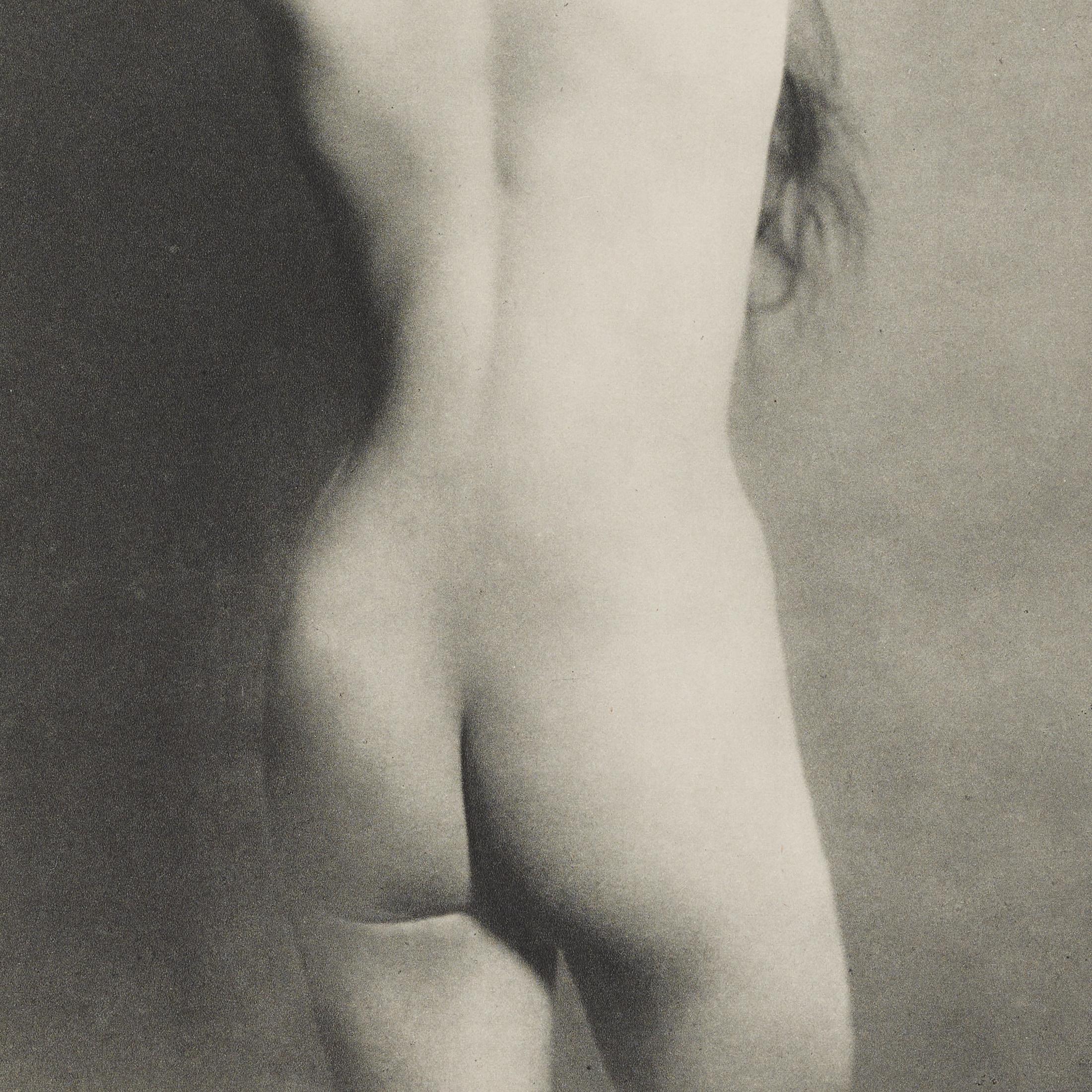 Man Ray - Nu de dos Héliogravure des années 1930, Verve Magazine 1937, encadré Bon état - En vente à Barcelona, Barcelona