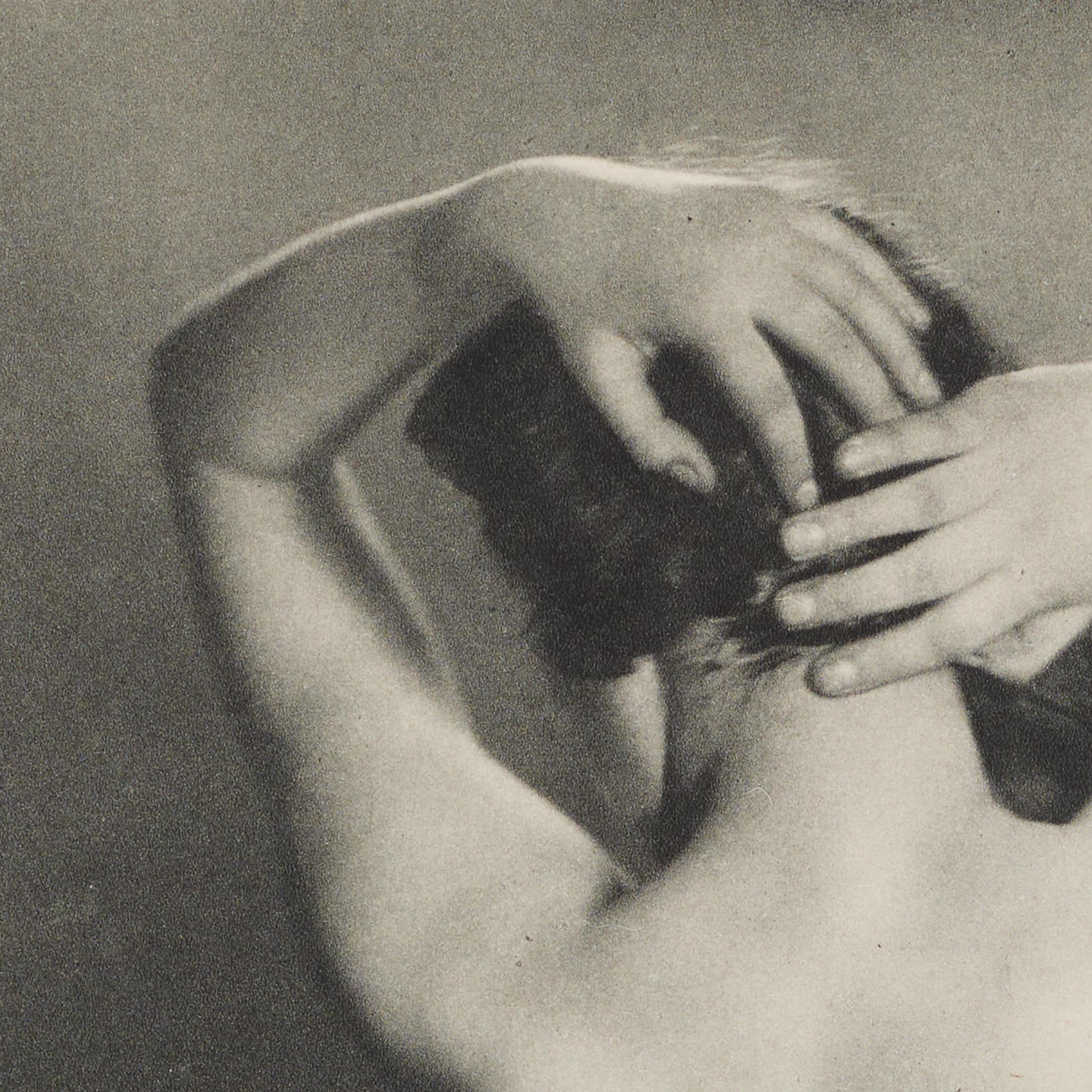 Milieu du XXe siècle Man Ray - Nu de dos Héliogravure des années 1930, Verve Magazine 1937, encadré en vente
