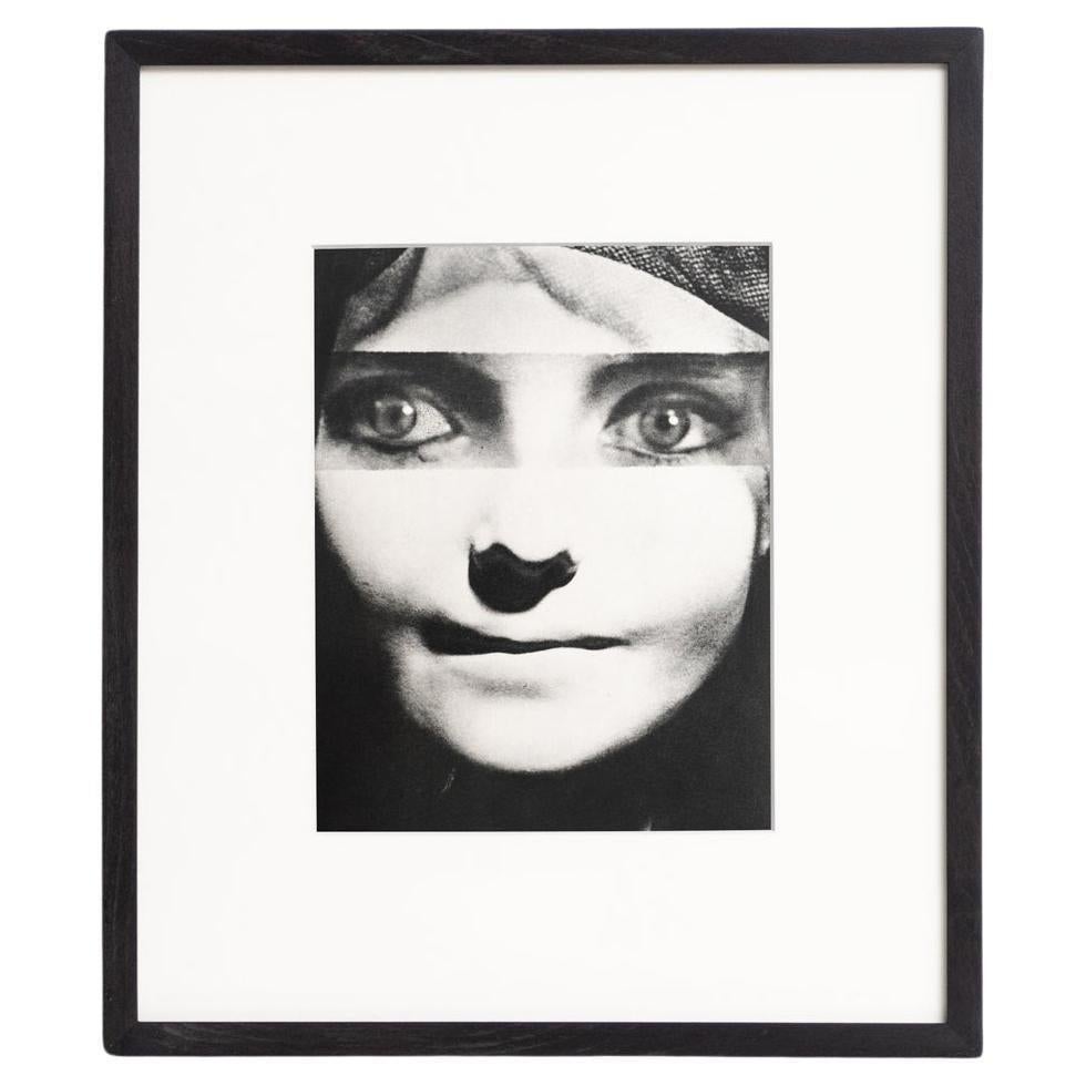 Immerse yourself in the surrealist world of Man Ray with this framed black and white photograph, a masterpiece of surrealist art. Printed in heliogravure, this artwork is part of a limited edition of 1000 copies, published by Gruppo Editoriale
