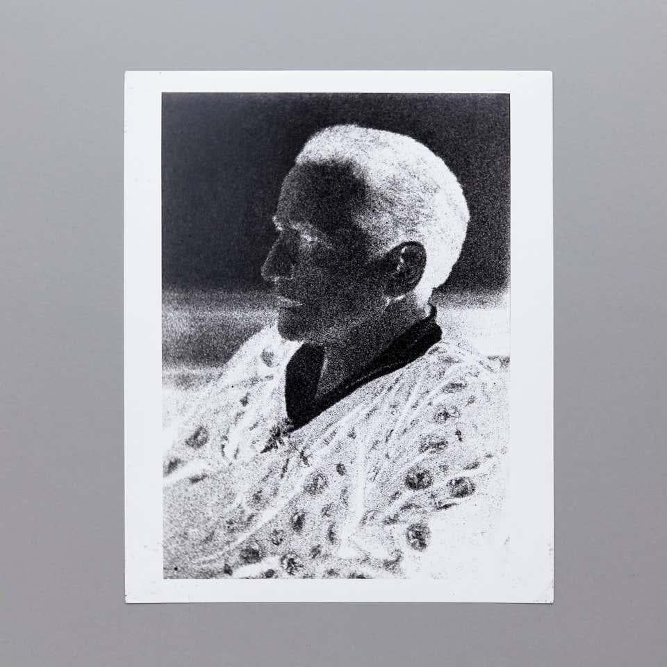 Photographie de Man Ray de Gertrude Stein, 1930.

Un tirage posthume à partir du négatif original en 1977 par Pierre Gassmann.

Gélatine bromure d'argent.

Man Ray (1890-1976) était un artiste visuel américain qui a passé la majeure partie de