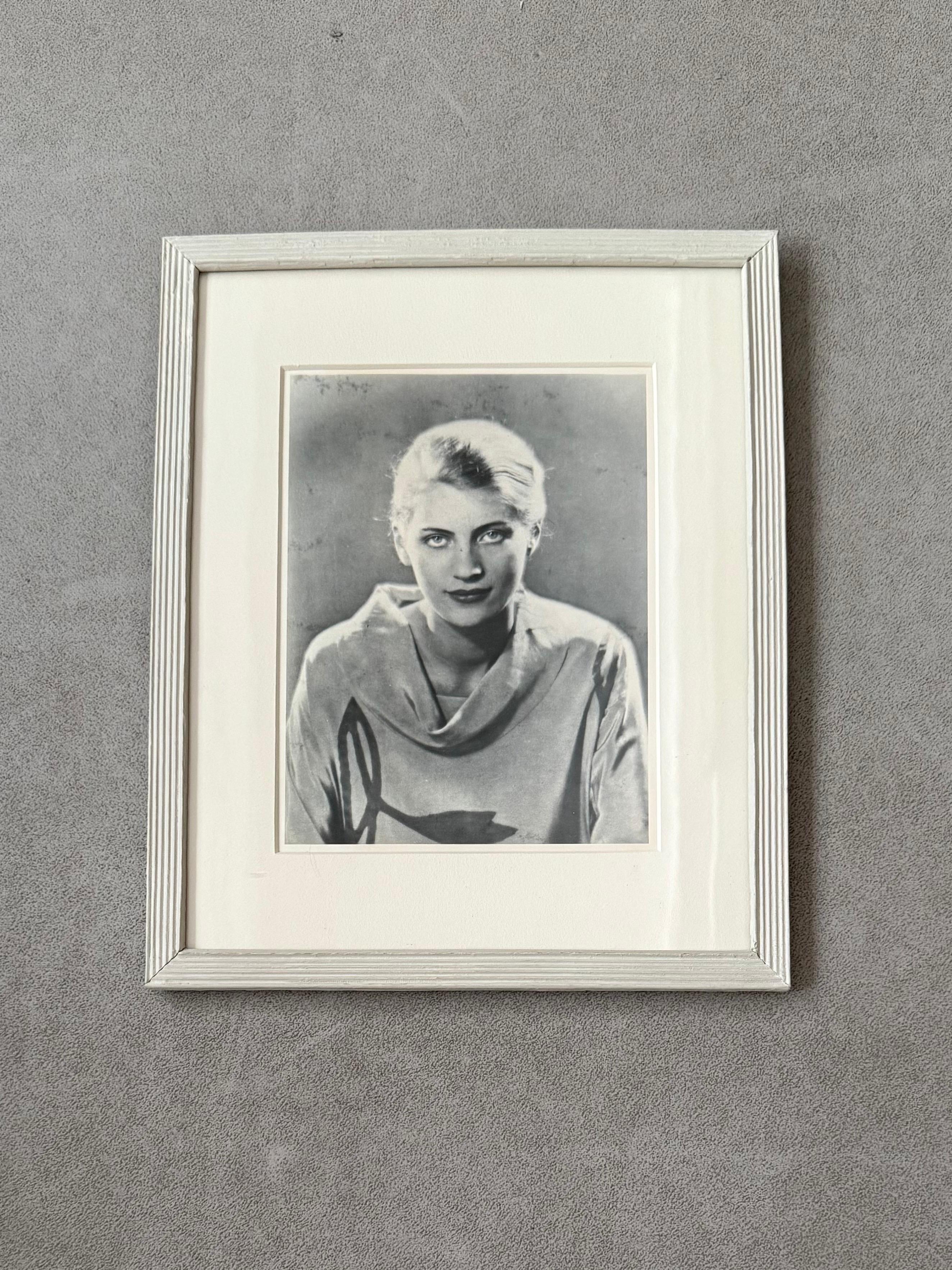 Portrait of Lee Miller photographed by Man Ray, circa 1930.

A posthumous print from the original negative by Pierre Gassmann, circa 1970.

Framed in a 19th century frame.

Born (Philadelphia, 1890-Paris, 1976) Emmanuel Radnitzky, Man Ray