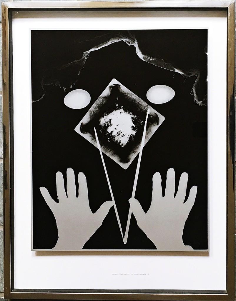 Zwei Hände, Surrealistische Mischtechniken aus der Mitte des Jahrhunderts, signiert/N (Gemini 20 Anselmino 61)  (Surrealismus), Mixed Media Art, von Man Ray