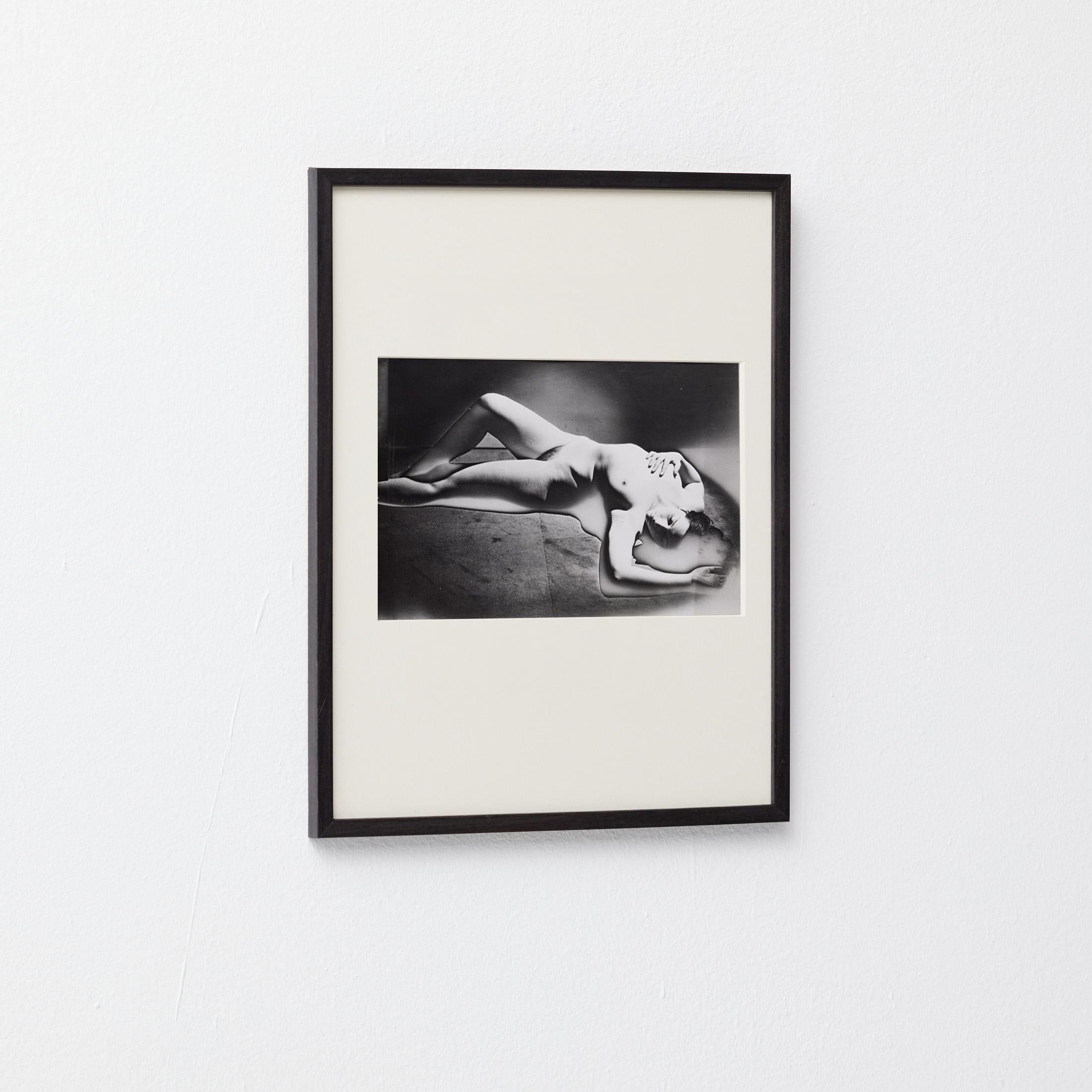 Mid-Century moderno Man Ray - Nudo sdraiato (stampa alla gelatina d'argento, metà del secolo scorso), con cornice, circa 1960 in vendita
