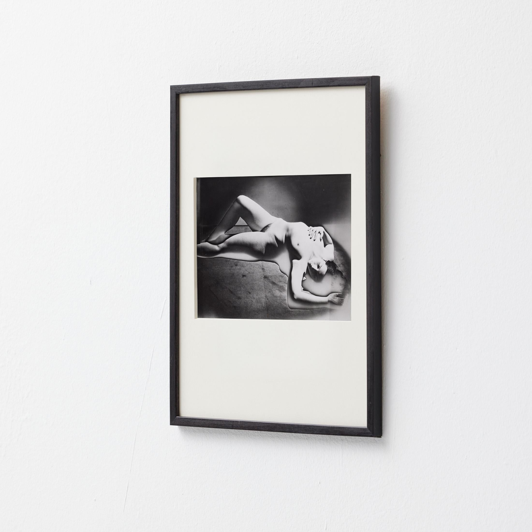 Francese Man Ray - Nudo sdraiato (stampa alla gelatina d'argento, metà del secolo scorso), con cornice, circa 1960 in vendita
