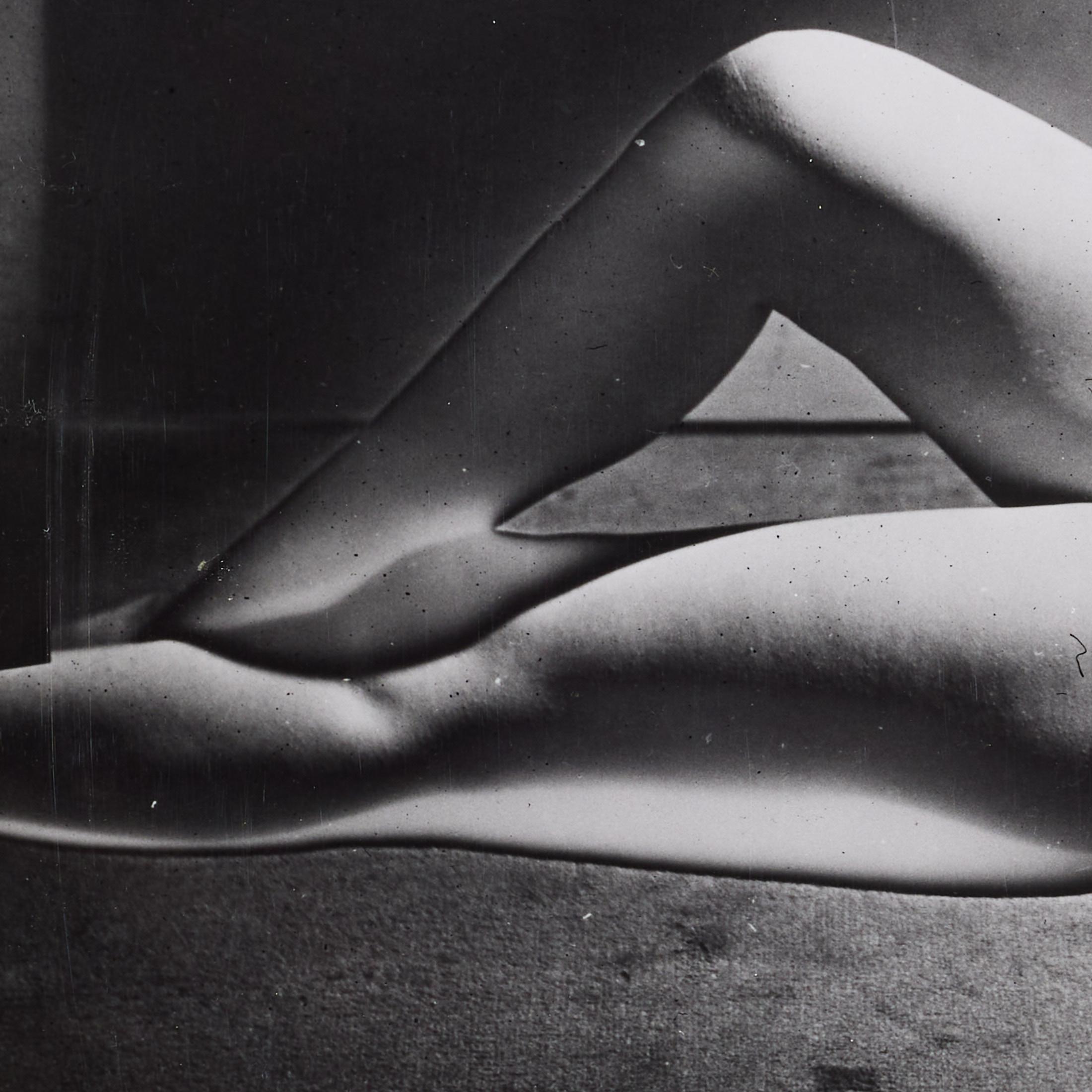 Man Ray - Nudo sdraiato (stampa alla gelatina d'argento, metà del secolo scorso), con cornice, circa 1960 in vendita 1