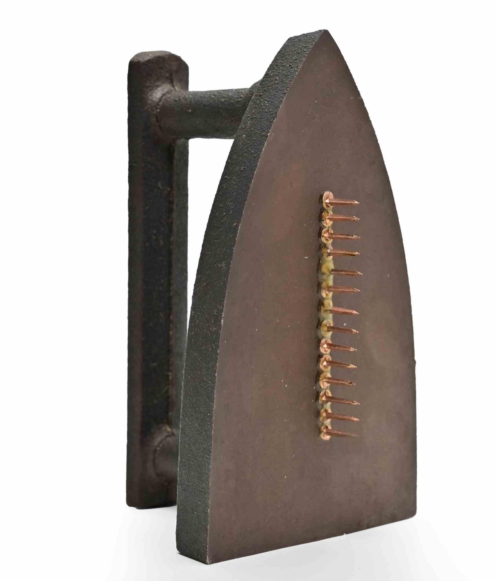 Cadeau - Sculpture de Man Ray - 1974